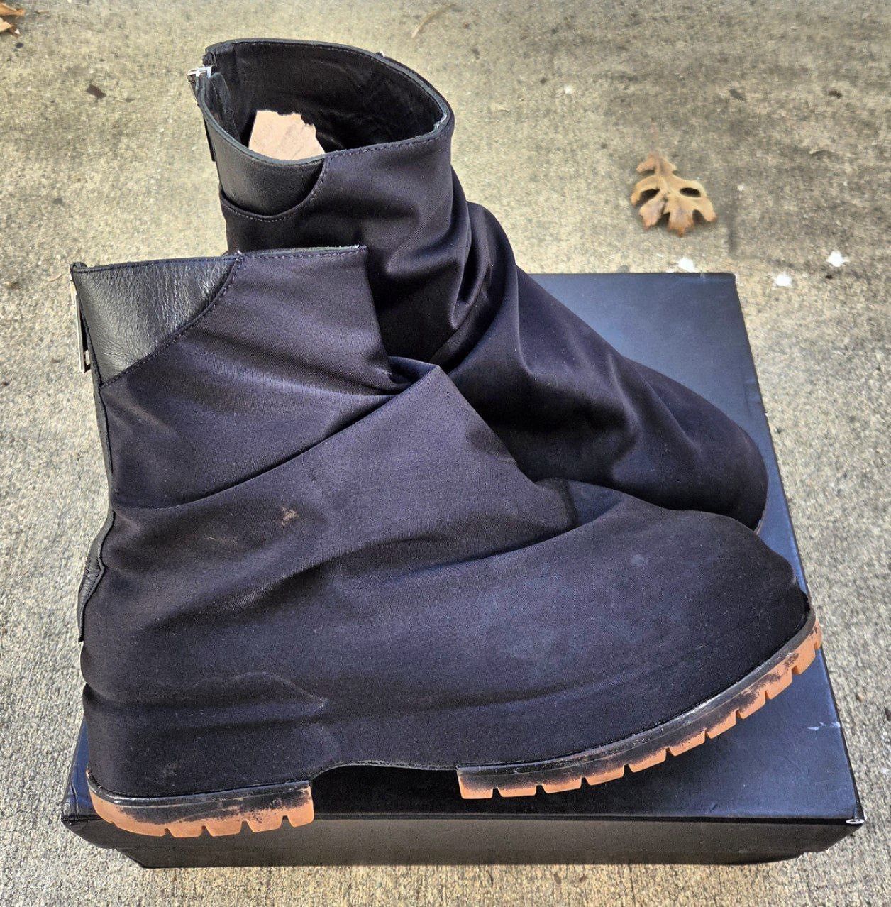 424 Marathon Laceless Black Canvas Boots