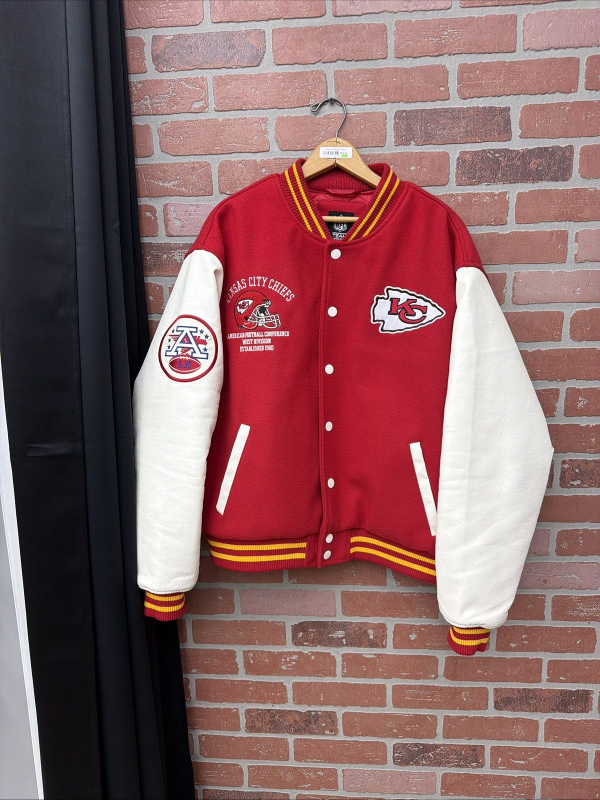 NFL NFL Team Apparel Kansas City Chiefs Jacket L Red White Size US L / EU 52-54 / 3 - 14 Thumbnail