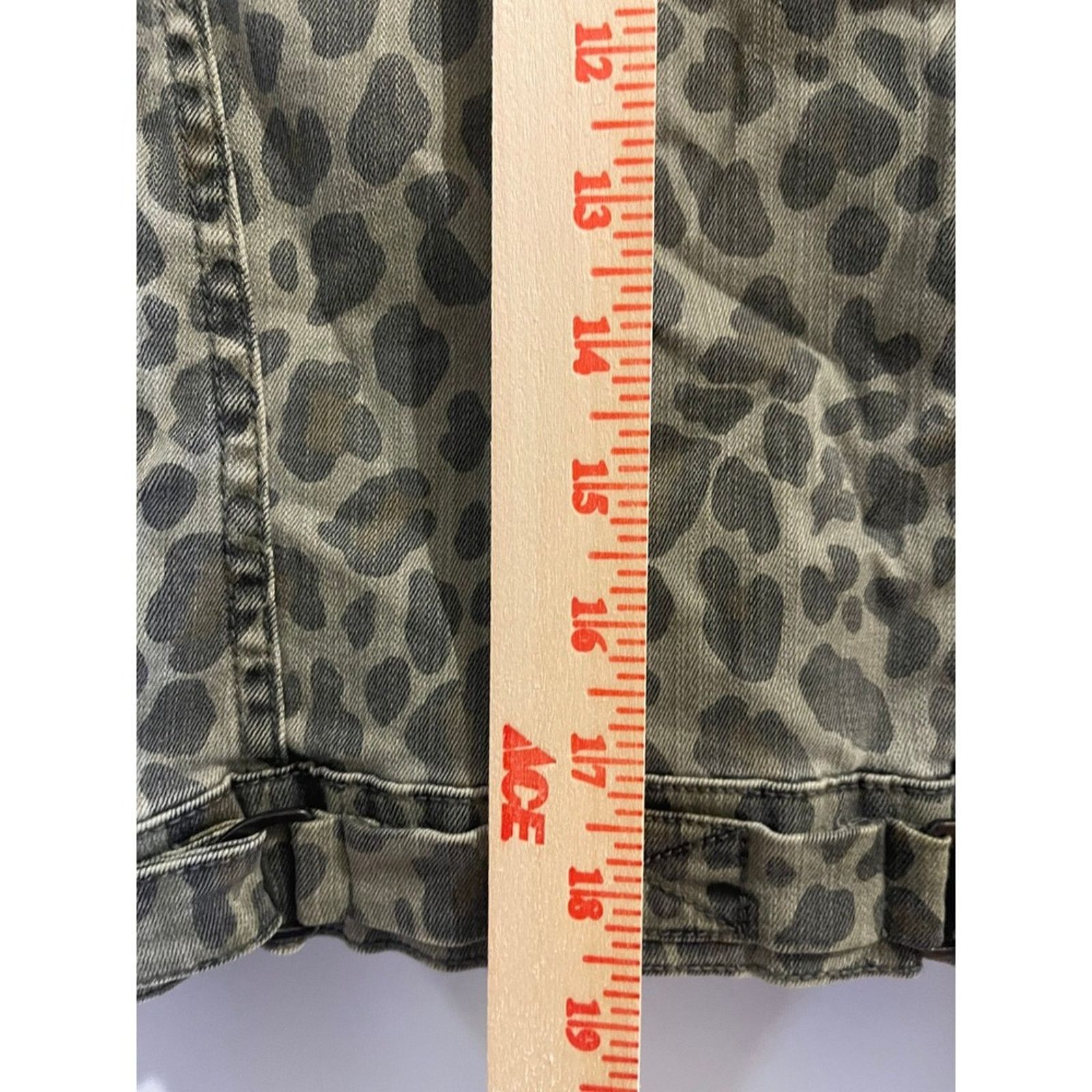 Lulus Lulus Olive Green Leopard Print Cropped Denim Jacket Trucker Size S / US 4 / IT 40 - 8 Thumbnail