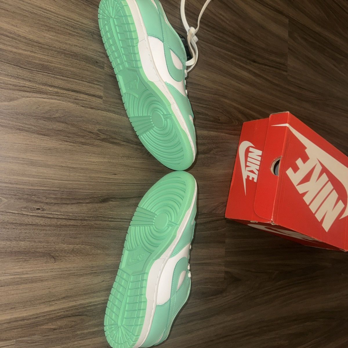 Nike Nike Dunk Low Green Glow Size 11.5W/10M 100% Authentic DS Size US 11.5 / IT 41.5 - 6 Thumbnail