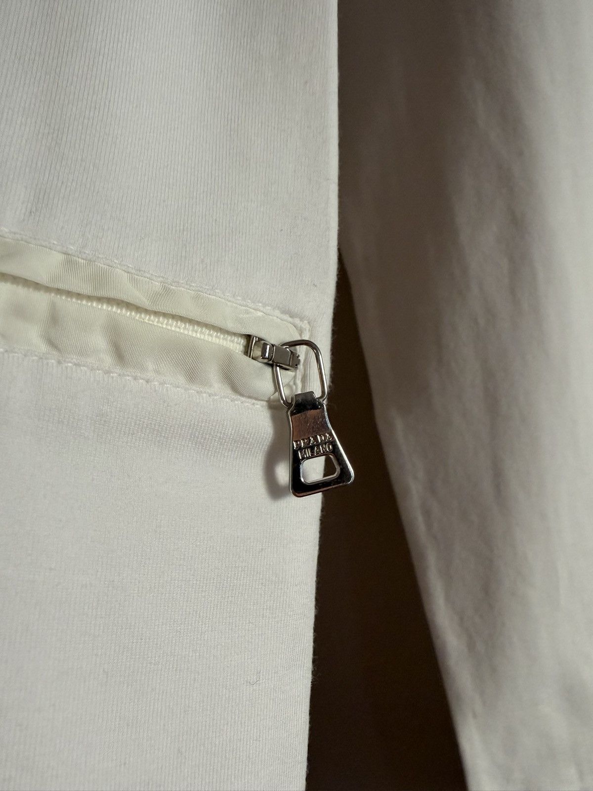 Prada Prada Red Tab White Mock Neck Zip Pocket Longsleeve Size M / US 6-8 / IT 42-44 - 5 Thumbnail