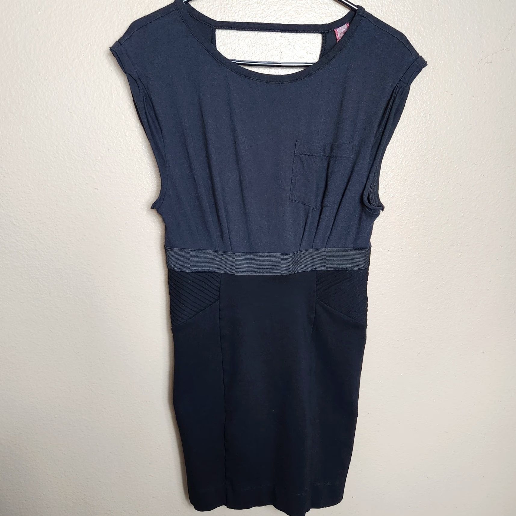 Free People Free People Womens Black T-Shirt Bodycon Dress V-Back |S| Cap Sleeve Short Sleeve Knit Cotton Rayon Blend Knee Length Zip Back Womens Size S / US 4 / IT 40 - 2 Thumbnail