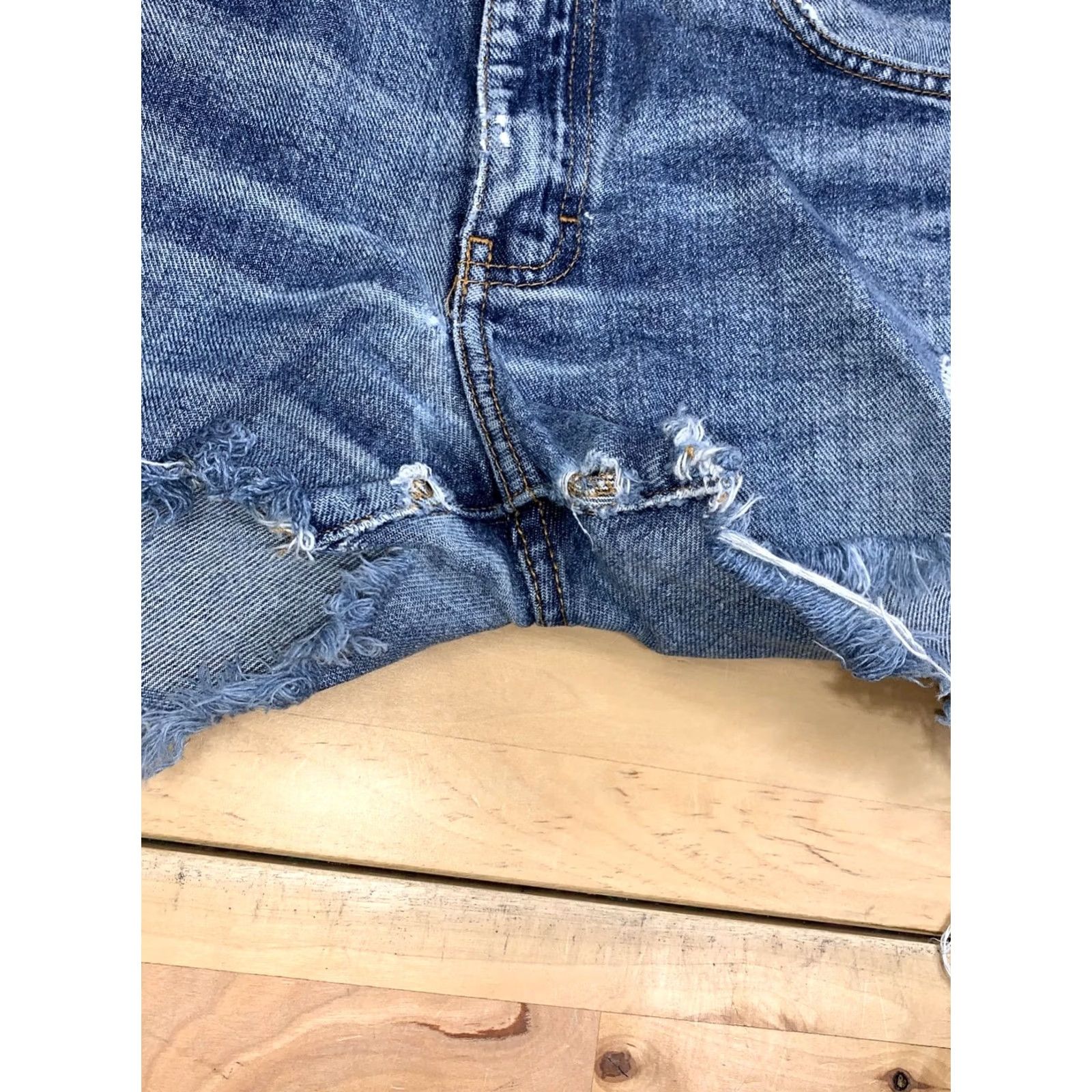 Calvin Klein Calvin Klein Women 7 Blue Cut Off Shorts 3" Inseam Casual Distress Size 28" / US 6 / IT 42 - 4 Thumbnail