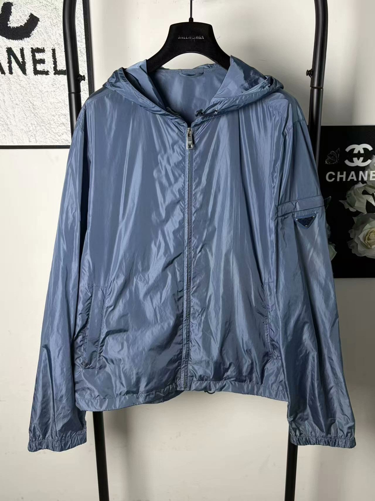 Prada Prada Nylon White Light Jacket xxl Men Size US XXL / EU 58 / 5 - 1 Thumbnail