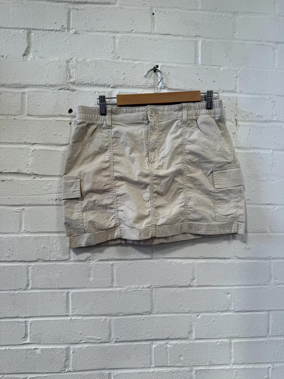 Designer Casual Beige Cargo Skirt Size 42" / US 20 - 1 Thumbnail