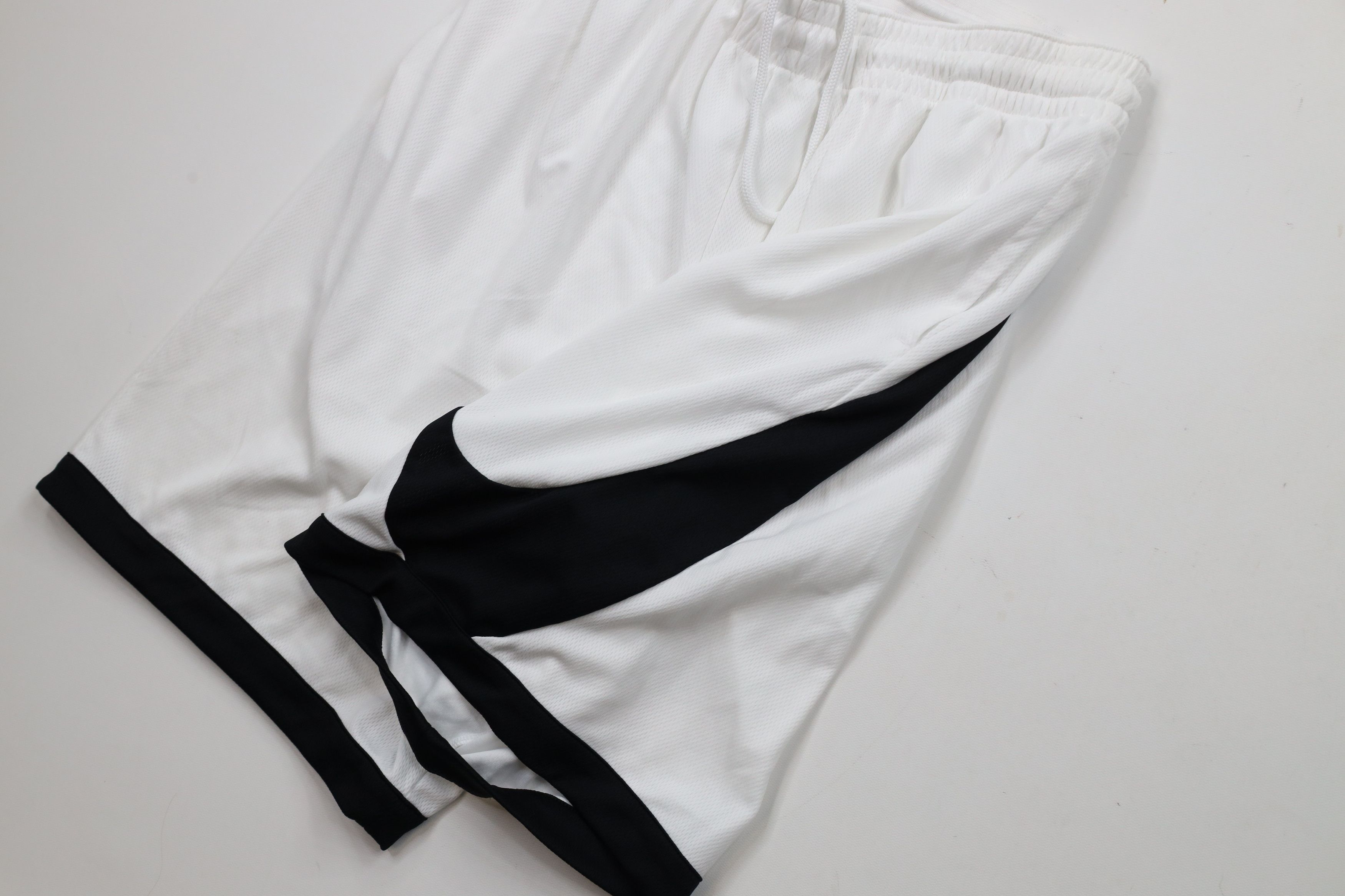Nike × Vintage Nike Dri-Fit Logo Gym Basketball Shorts White Polyester Size US 34 / EU 50 - 5 Thumbnail