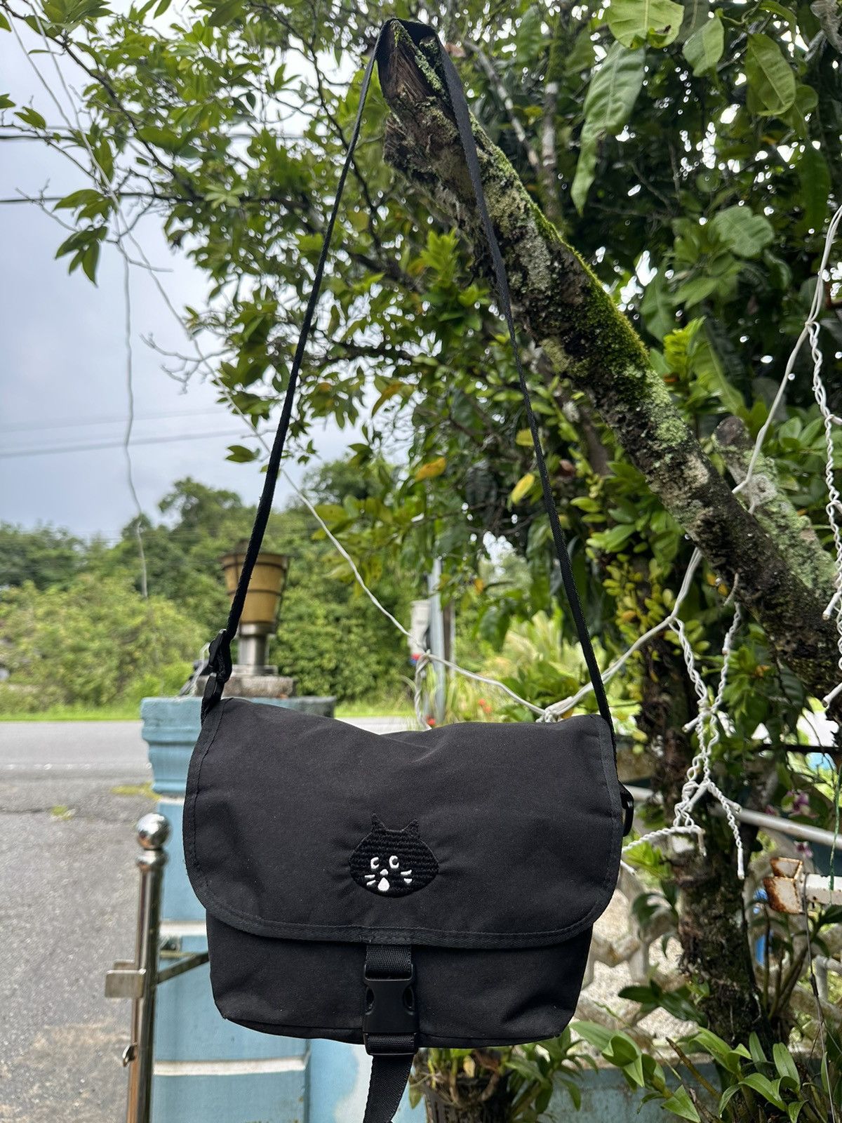 Ne-Net Sling Crossbody Bag
