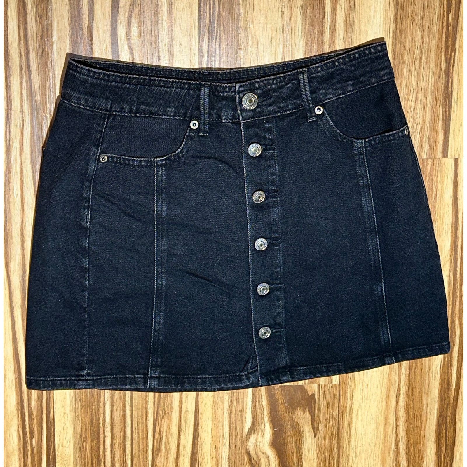 American Eagle Outfitters American Eagle Black Button Down Skirt Size 4 Size 27" / US 4 / IT 40 - 2 Thumbnail