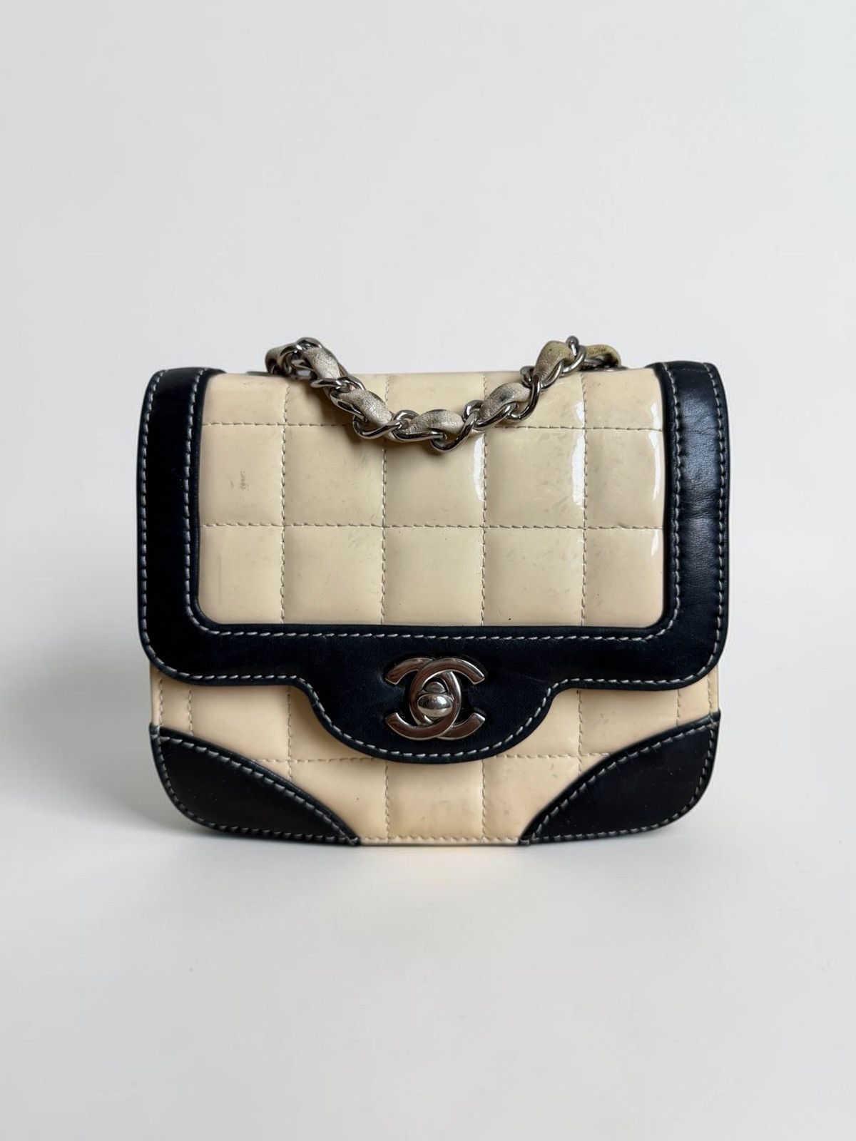 Chanel Chanel Patent Two-Tone Beige & Black Crossbody Mini Bag Size ONE SIZE - 1 Thumbnail