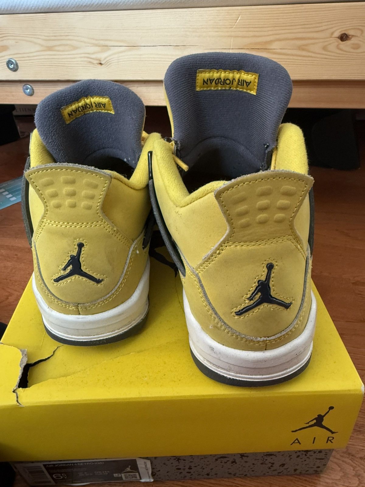 Jordan Brand Jordan 4 Lightning GS Size US 6.5 / EU 39-40 - 3 Thumbnail