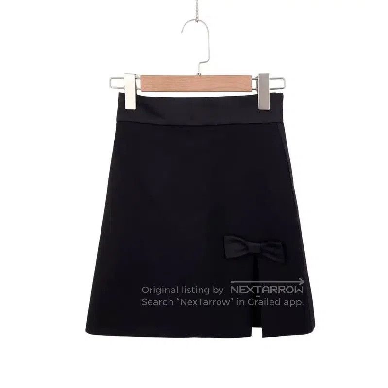 Miu Miu Miu Miu Black Wool Mini Skirt . Size 26" / US 2 / IT 38 - 1 Thumbnail
