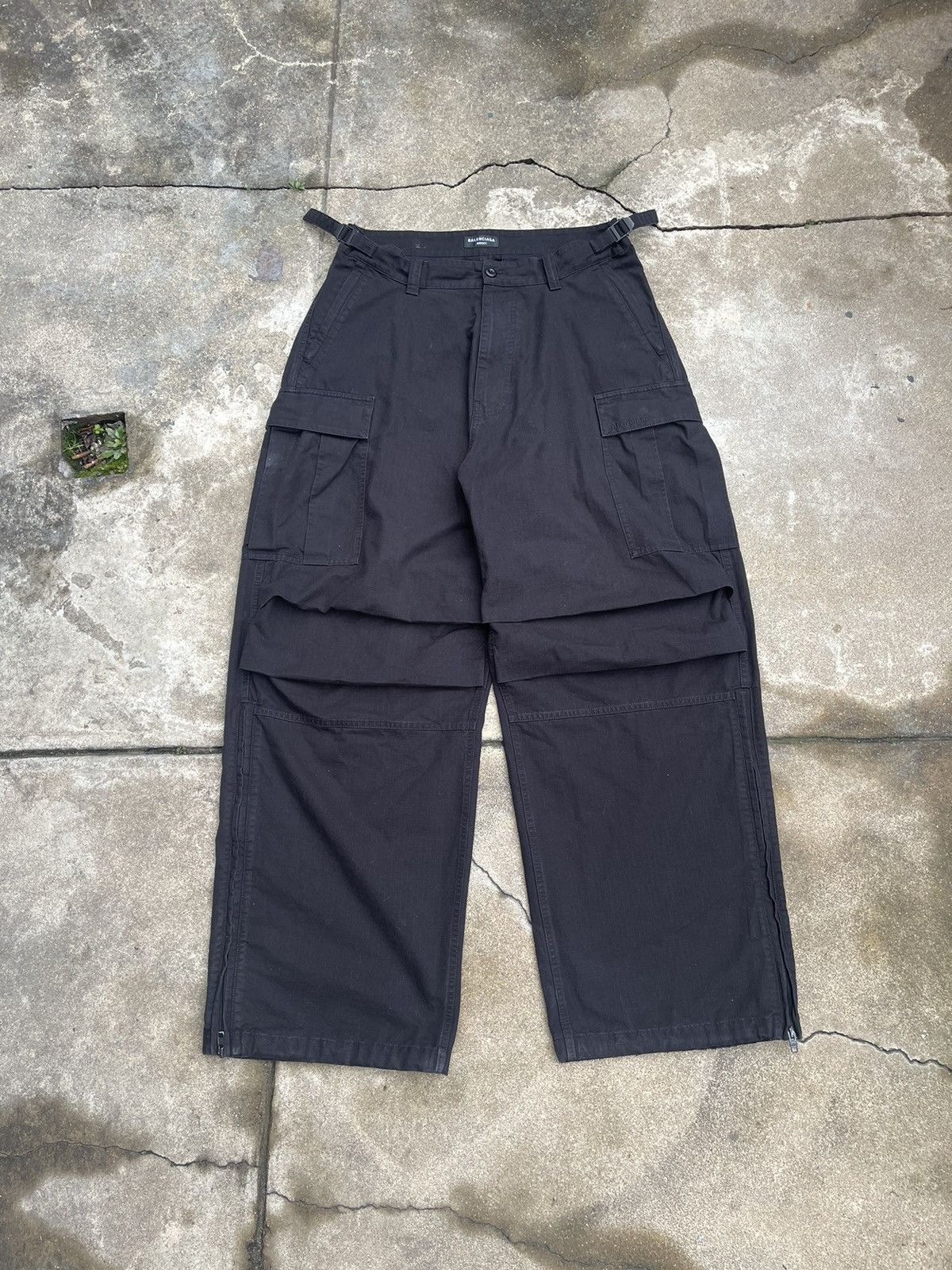 Balenciaga FW22 Flared Pulled Cargos Size US 32 / EU 48 - 3 Thumbnail