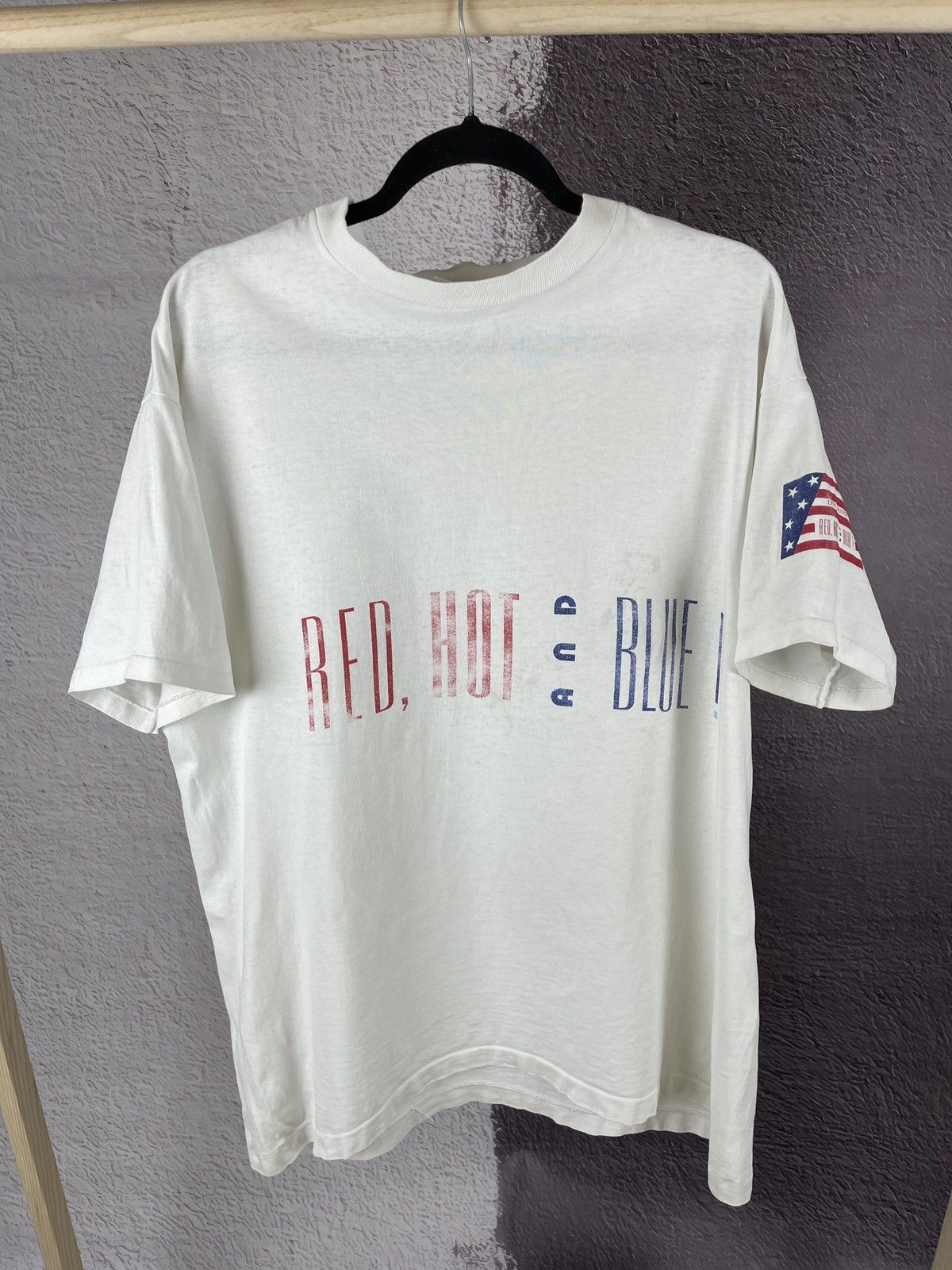 Japanese Brand 90’s Estée Lauder “Red Hot and Blue!” Tee shirt used Size US L / EU 52-54 / 3 - 2 Thumbnail