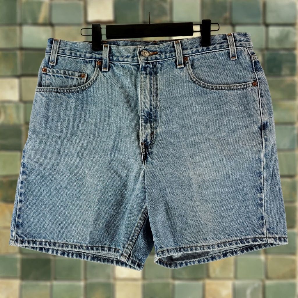 VINTAGE Levi's 550 VTG 90s Jean Shorts Blue Relaxed Fit 6.5 Inseam Mens 36 (35 Actual) Jorts