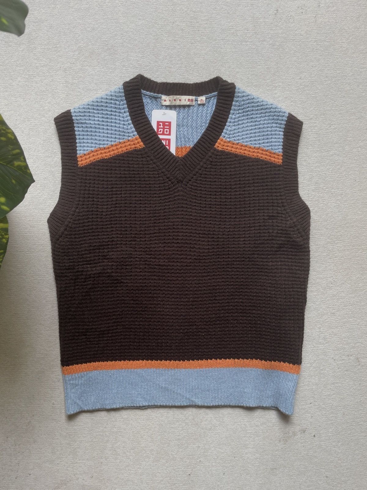 Marni × Uniqlo Marni x Uniqlo Brown Knit Vest V neck Sleeves Sweater Size US XL / EU 56 / 4 - 3 Thumbnail