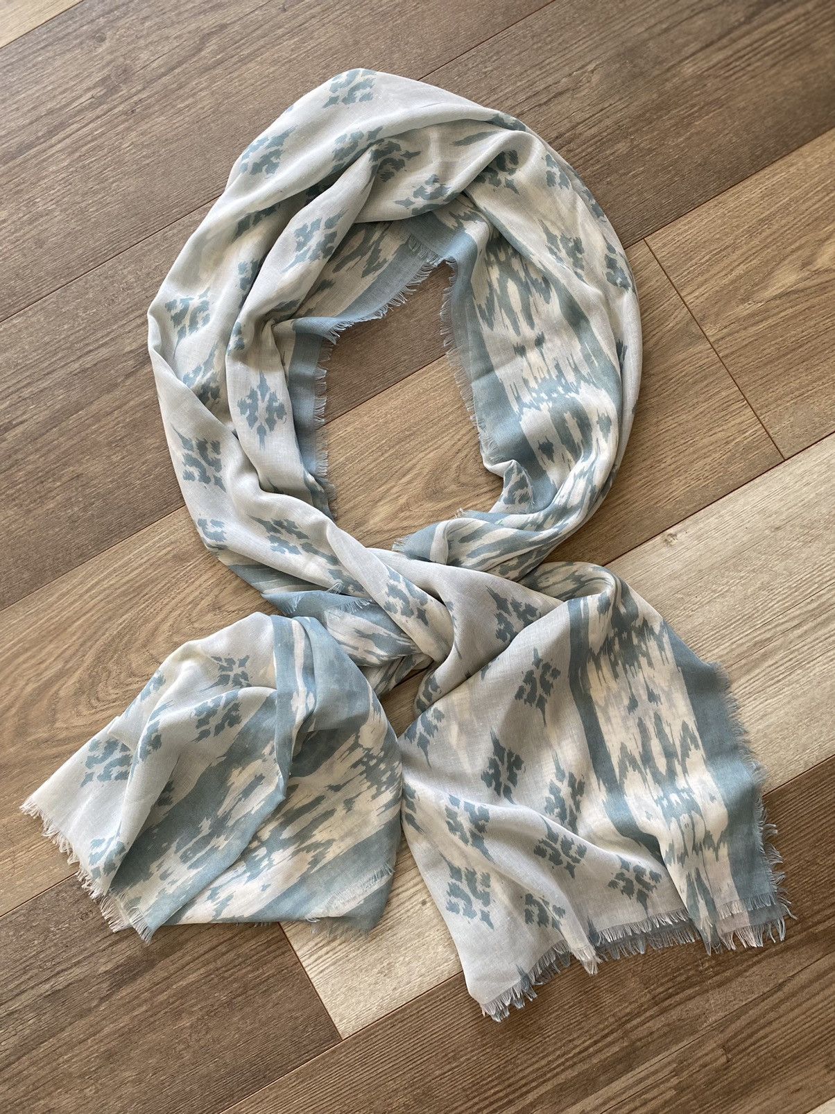 H&M H&M VERSATILE PRINTED SCARF WITH FRAYED ENDS Size ONE SIZE - 5 Thumbnail