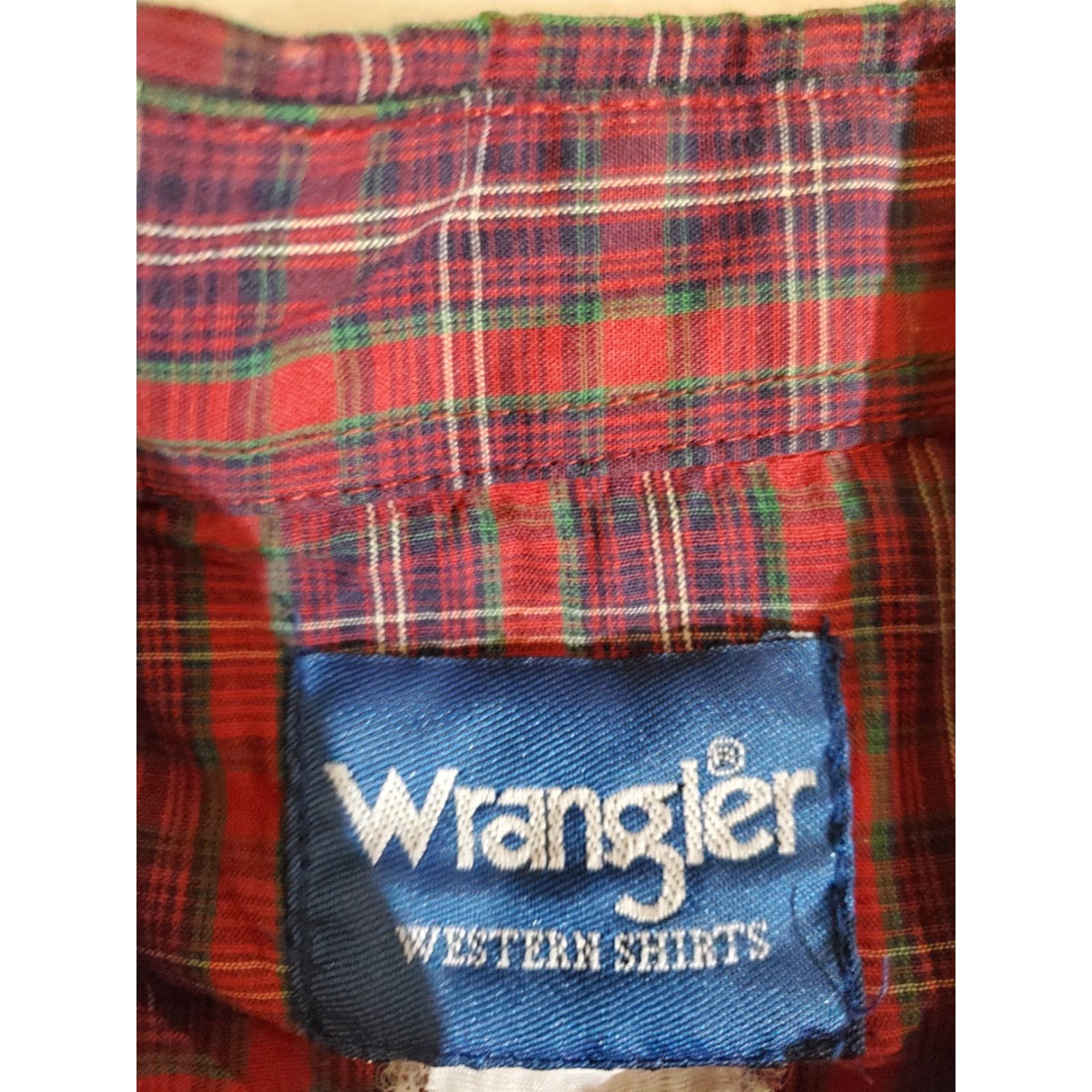 Wrangler VINTAGE Wrangler Western Pearl Snap Shirt Long Tails Made In USA Red Plaid XL Shirt Mens Western 70s 80s Cowboy Rockabilly USA Size US XL / EU 56 / 4 - 5 Thumbnail