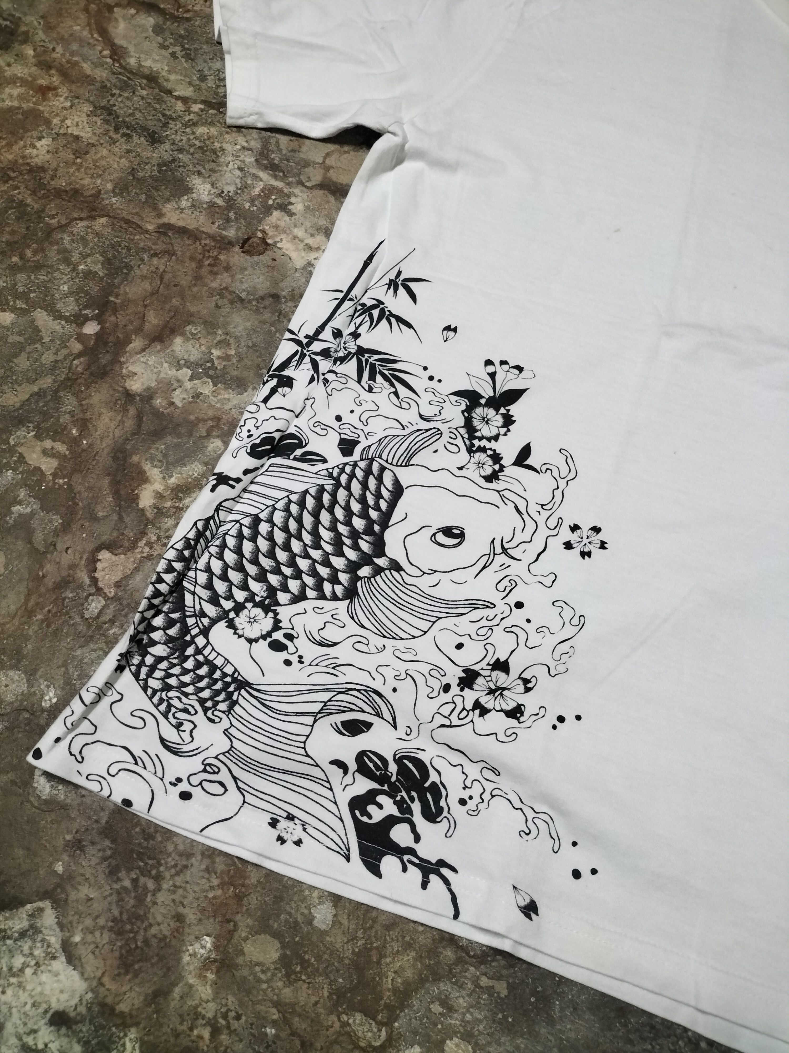 Japanese Brand Vintage Sukajan Tee Fish Koi Yakuza Fashion Street Japanese Size US XL / EU 56 / 4 - 6 Thumbnail