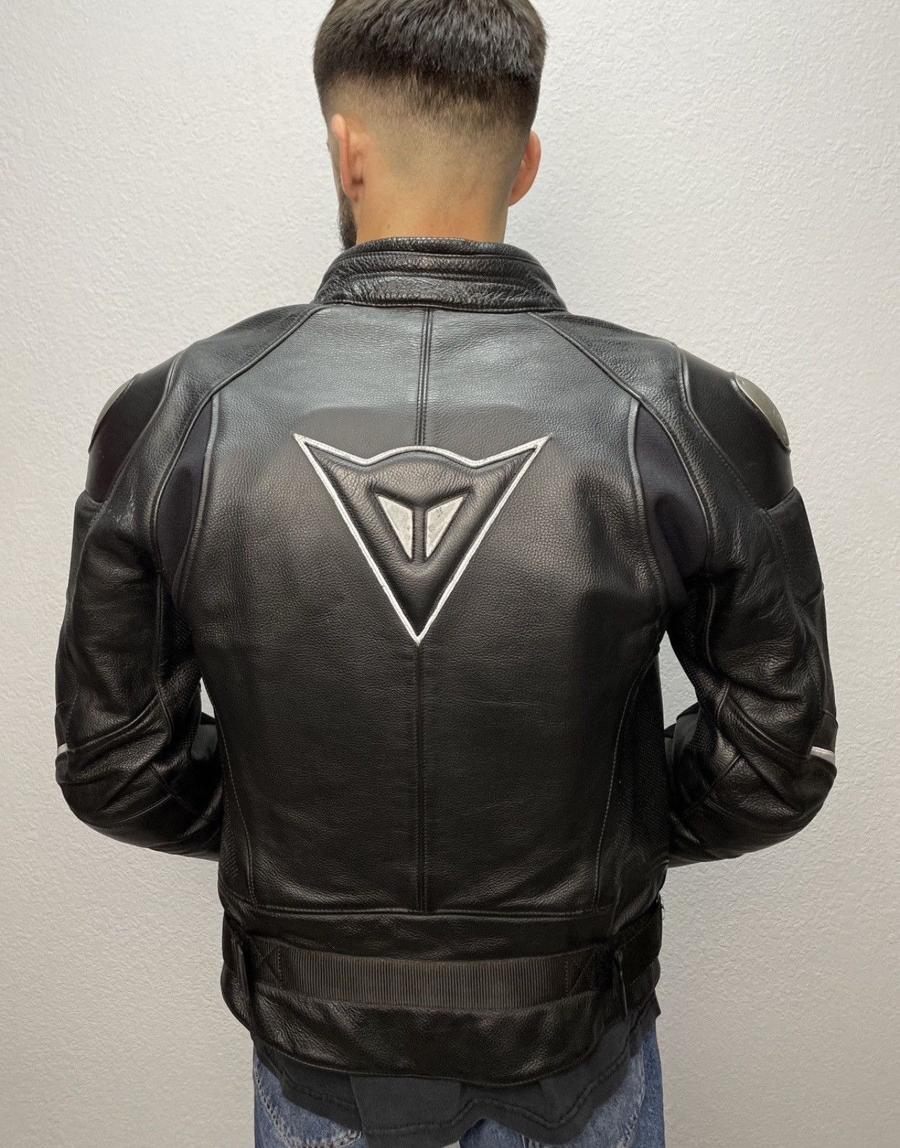 Dainese レザージャケット 黒 このスポーツレザージャケットは多彩！