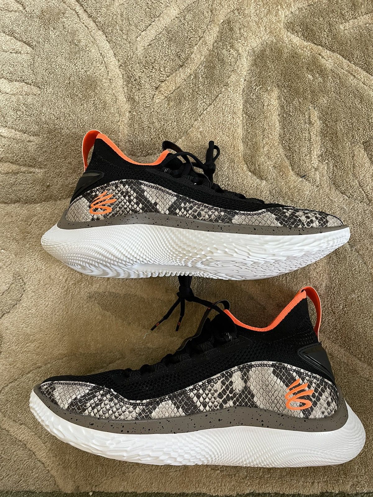 image of Under Armour Curry 8 Flow Strike & Flow Shoes in Black/Brown, Men's (Size 11)