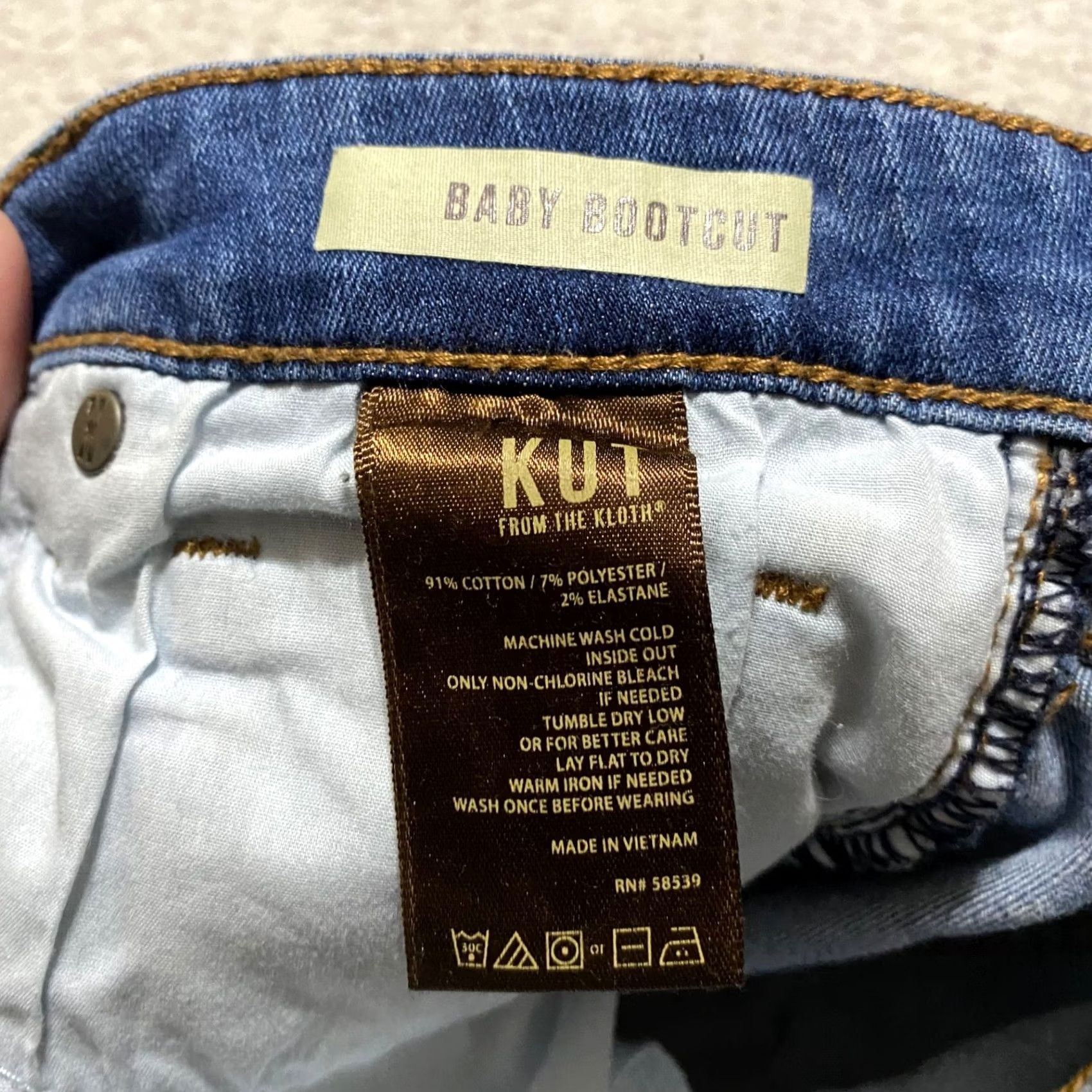 Vintage KUT from the Kloth Jeans Blue Denim Medium Wash Bootcut Mid Rise Women 6 Regular 28x31 Stretch Pockets Cotton Polyester Spandex Size 28" / US 6 / IT 42 - 4 Thumbnail