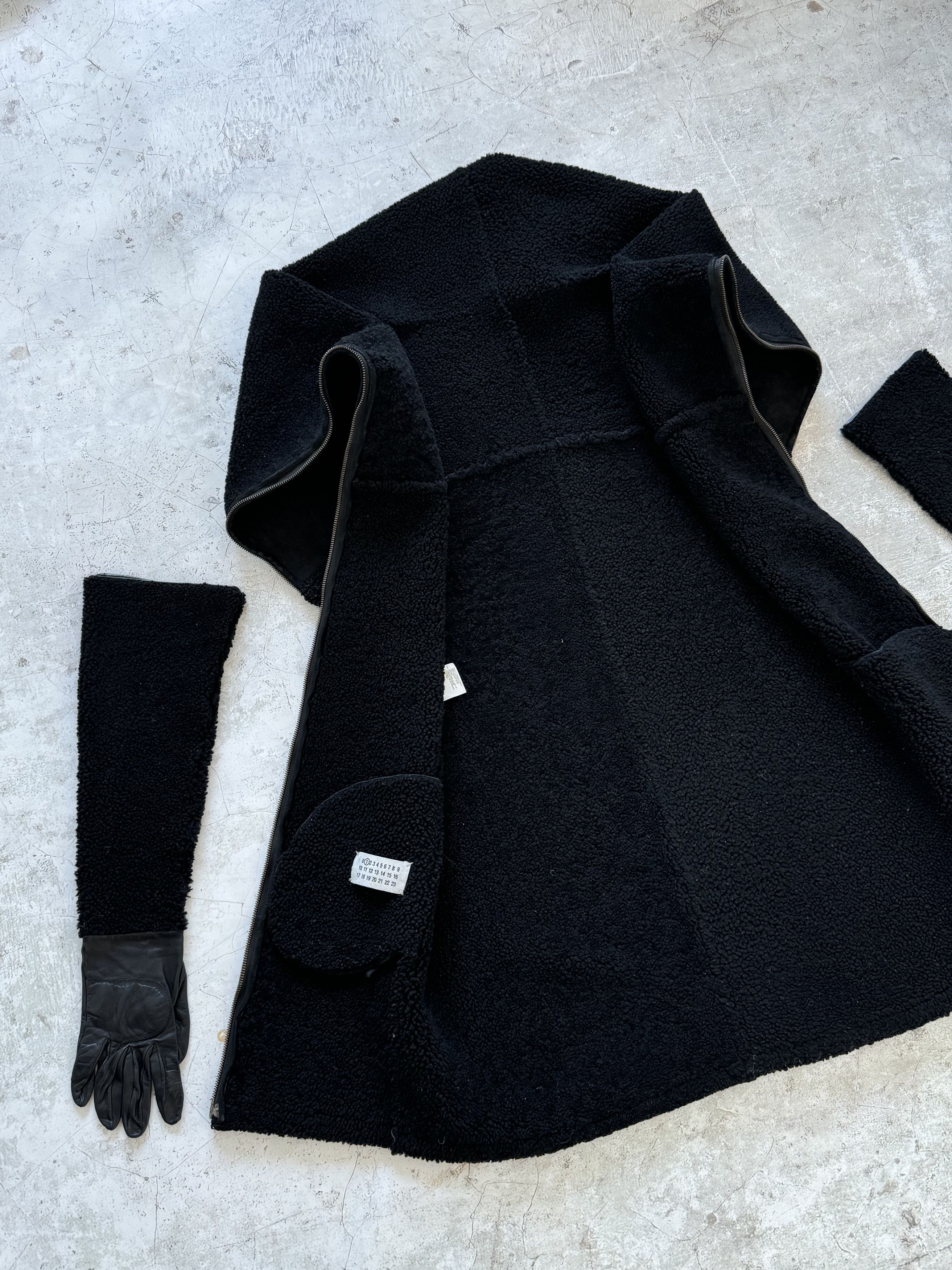 Maison Margiela Maison Martin Margiela sleeveless sheepskin with gloves Size S / US 4 / IT 40 - 5 Thumbnail