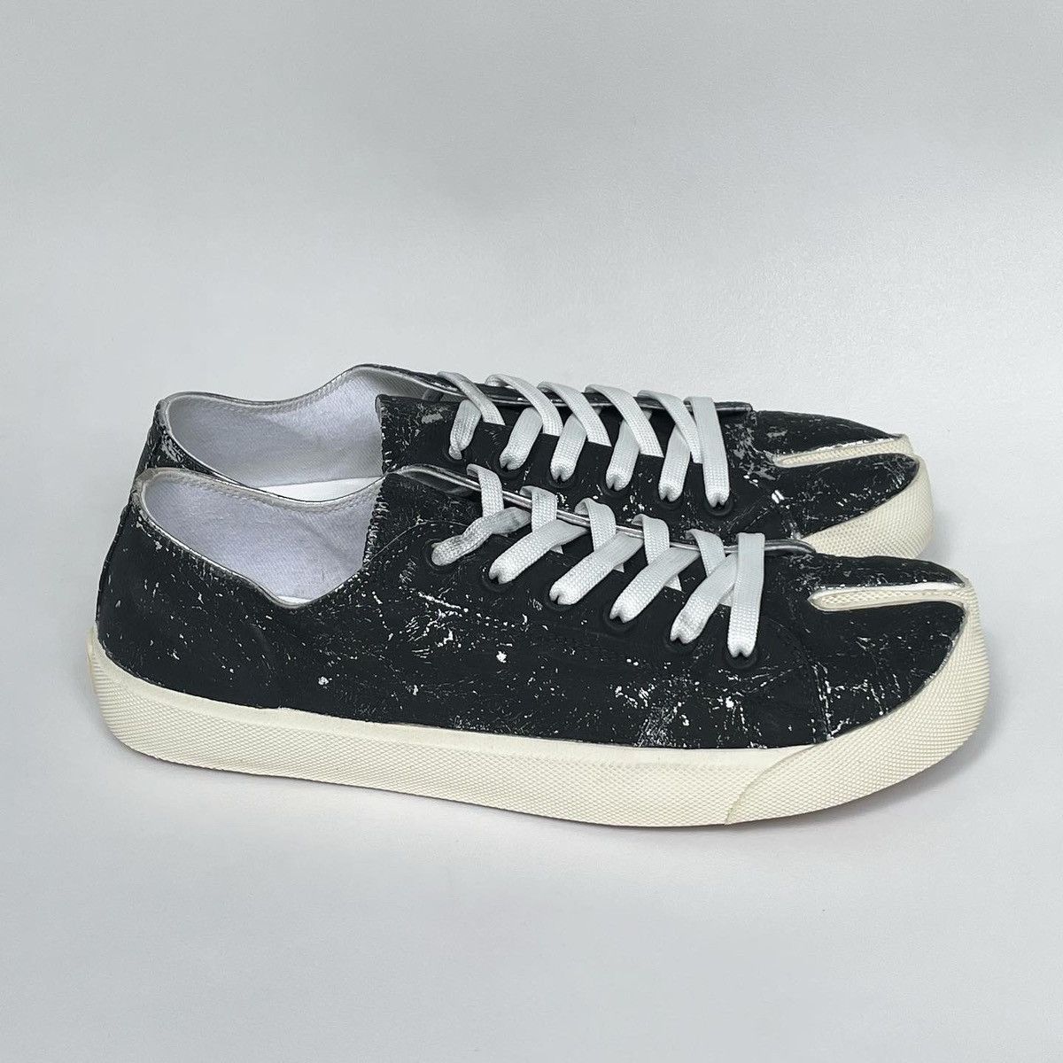 Maison Margiela Painted Leather Tabi Sneakers Size US 10 / EU 43 - 13 Thumbnail