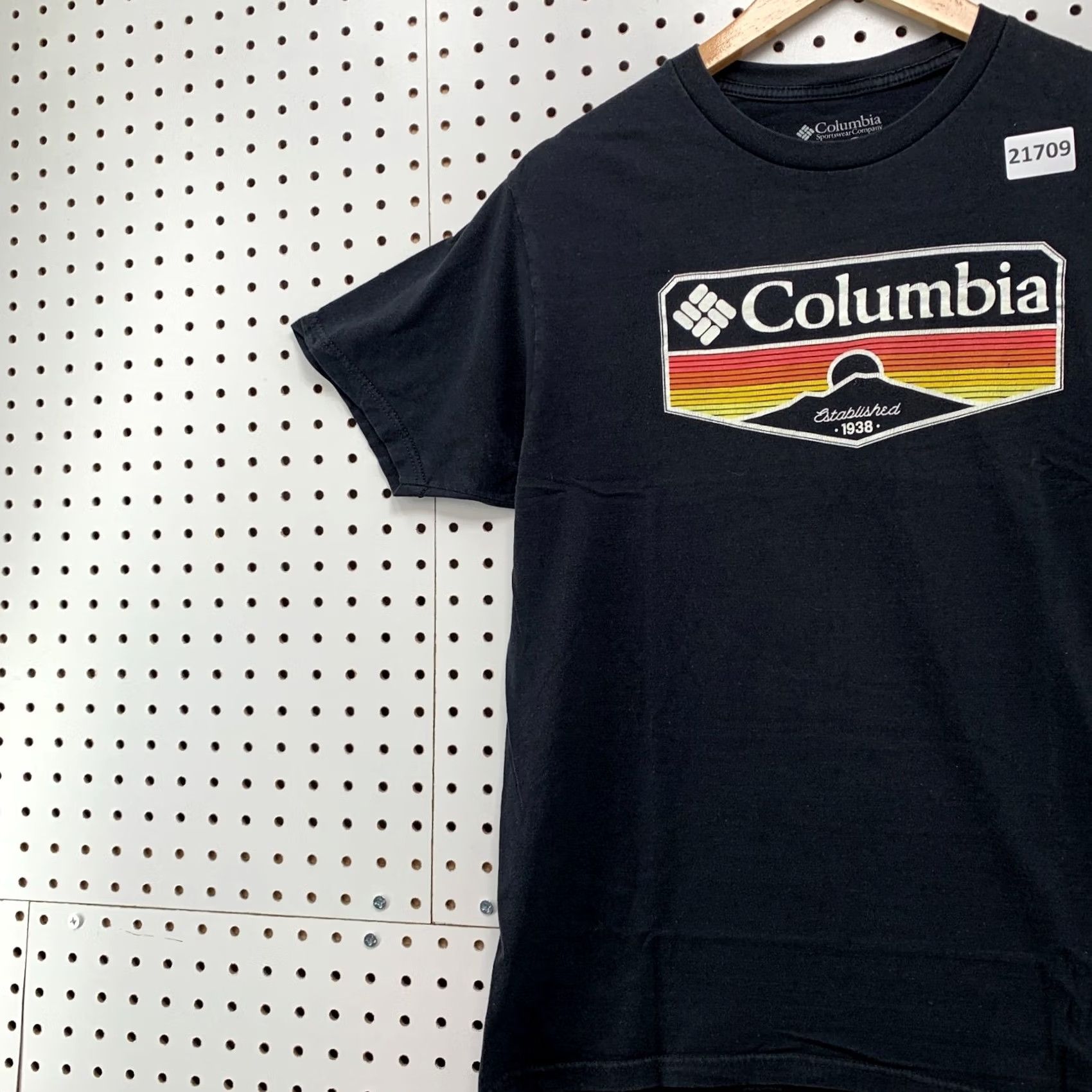 Logo 7 Columbia Shirt Mountain Sun Graphic Logo Adult Small Short Sleeve Black 18.5x26.5 Mens / Unisex Size US S / EU 44-46 / 1 - 3 Thumbnail