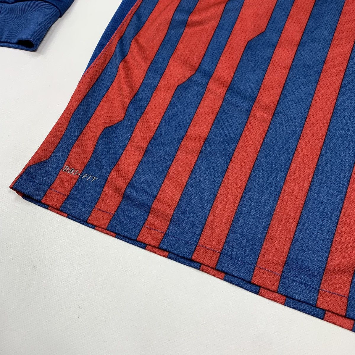 Nike Nike Soccer Jersey Barcelona 2011/12 T-Shirt Fabregas 4 Size US M / EU 48-50 / 2 - 6 Thumbnail
