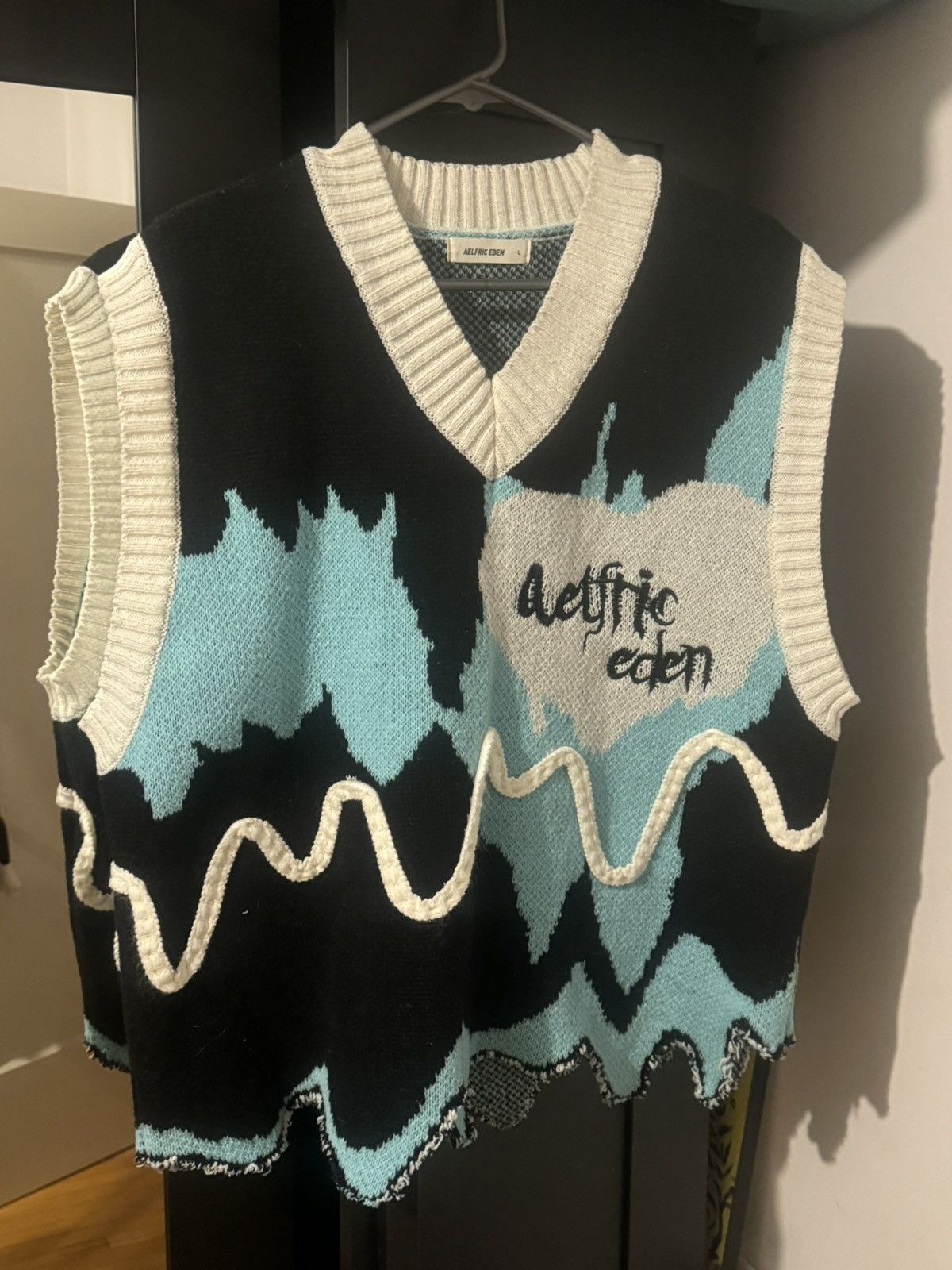 Other V-neck sweater vest Size US L / EU 52-54 / 3 - 1 Thumbnail