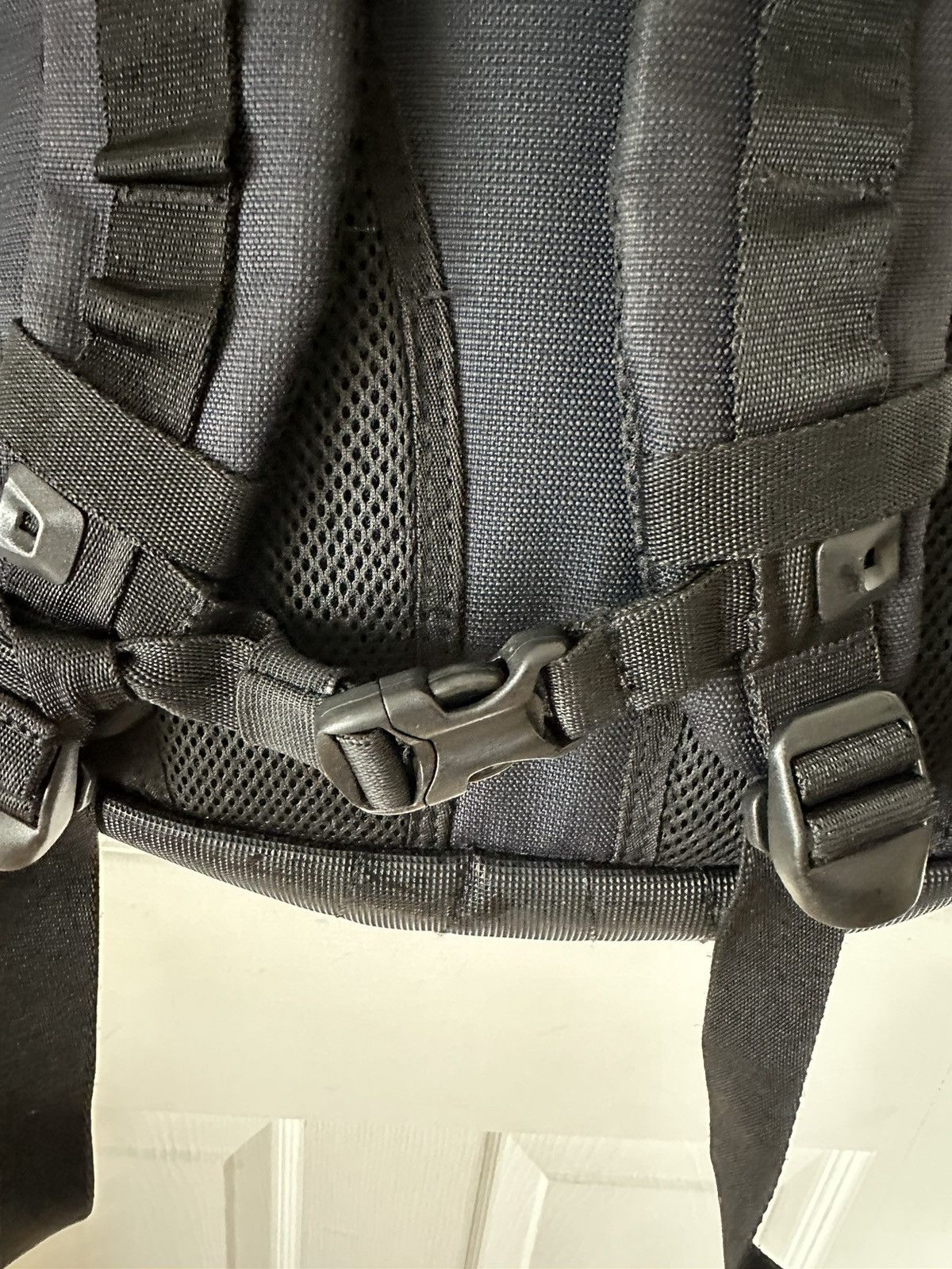 Oakley × Vintage Vintage 90s Y2K Oakley Backpack Outdoors Distressed Bag Size ONE SIZE - 8 Thumbnail