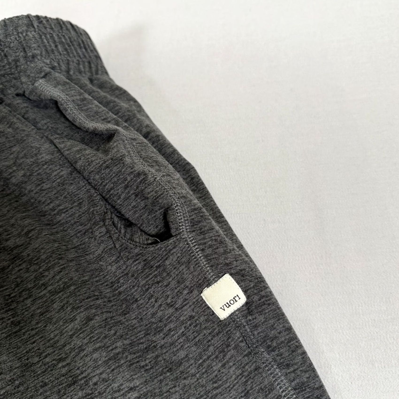 Vuori Vuori Pants Womens Small Gray Jogger Knit Elastic Waist Pockets Slim Inseam 27in Tapered Athletic Jogger Size 28" / US 6 / IT 42 - 4 Thumbnail