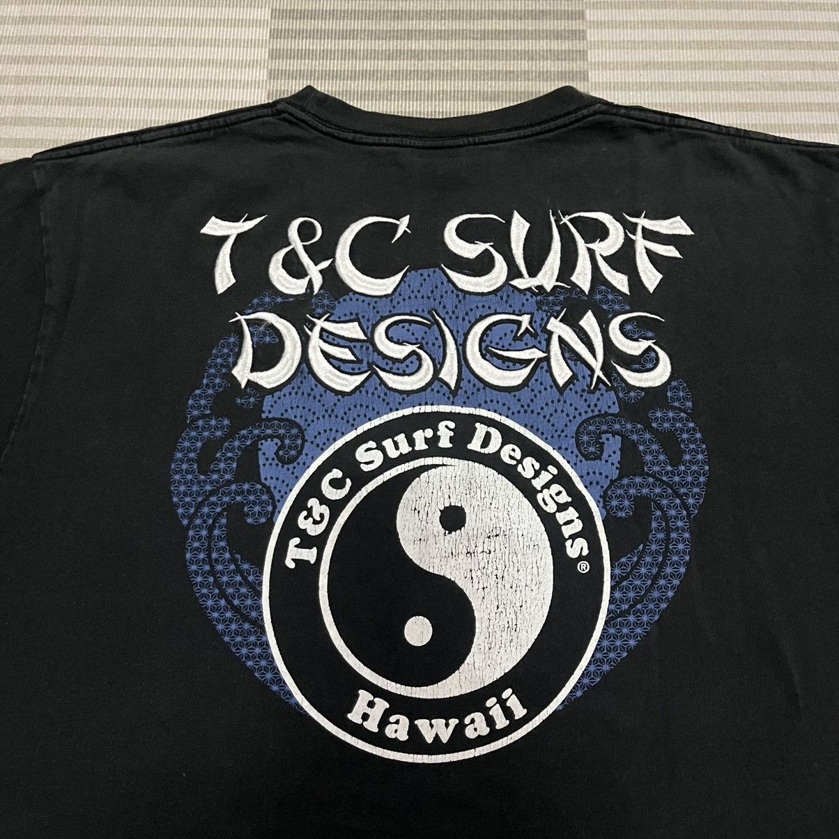 Vintage T&C Surf Designs Embroidery Back-heat Spell y2k Tshirt Size US XL / EU 56 / 4 - 4 Thumbnail