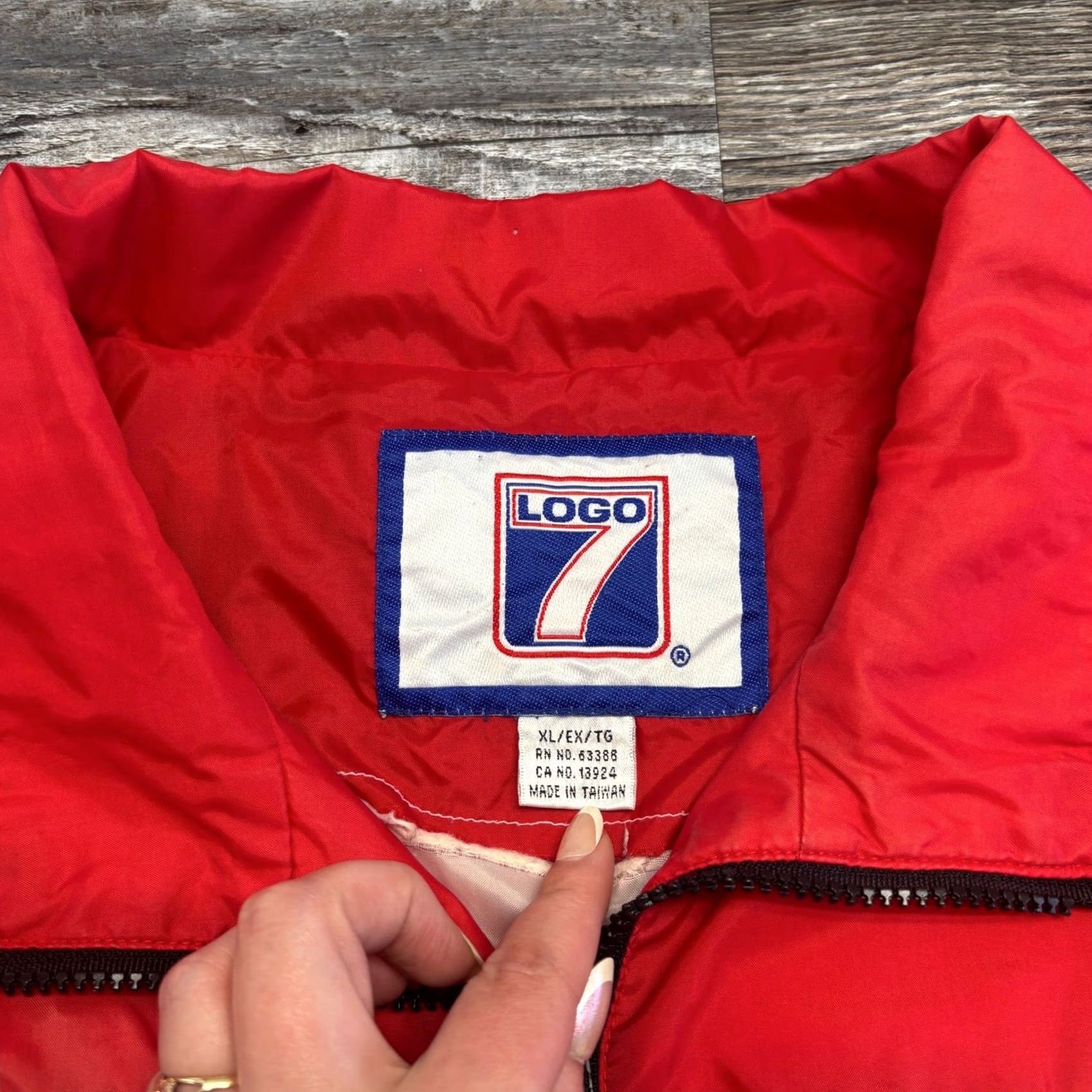 Logo 7 VINTAGE Detroit Red Wings NHL Logo 7 Black Red Mens XL Windbreaker Jacket Size US XL / EU 56 / 4 - 4 Thumbnail