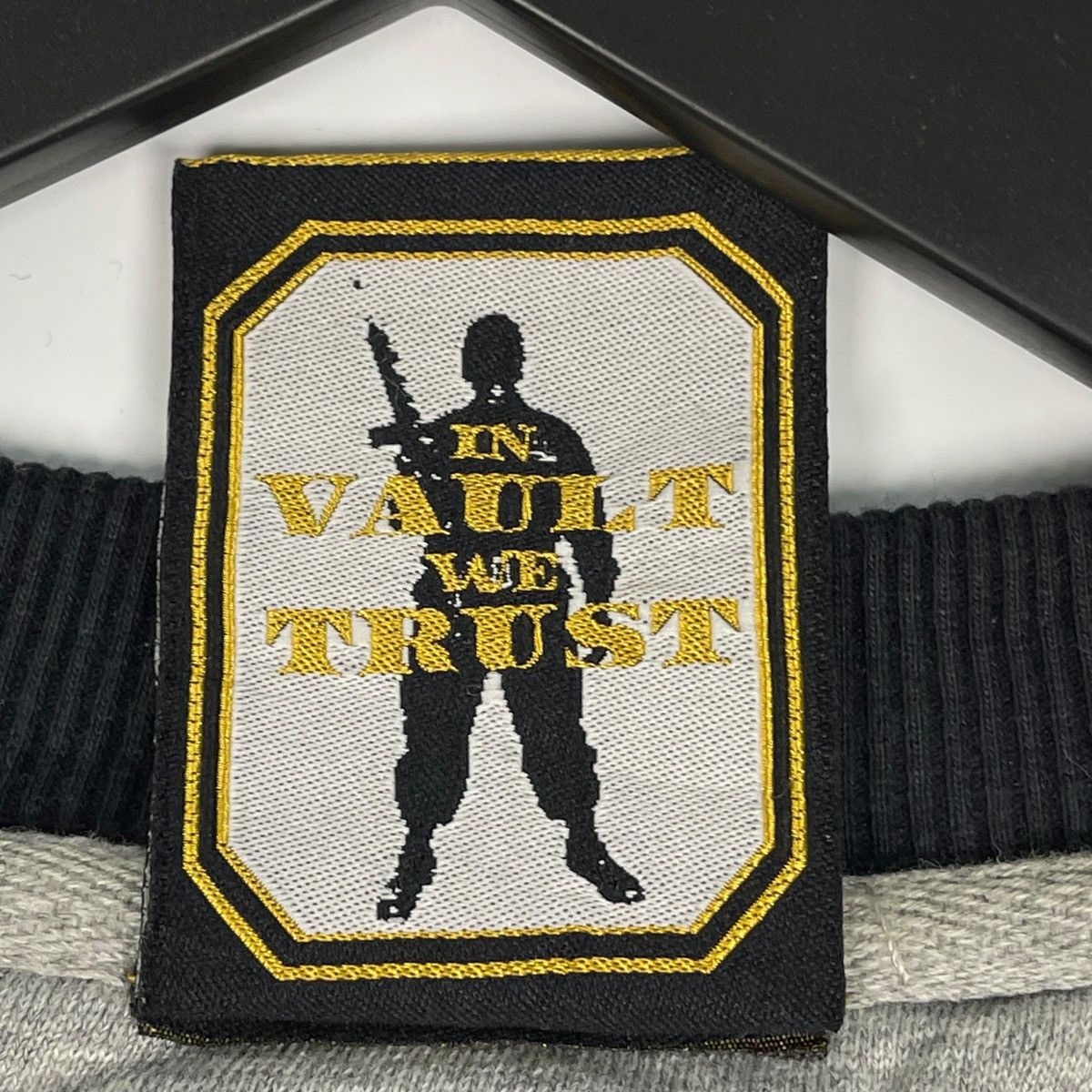 Vintage Vintage Vault Full Print Crewneck Sweatshirt Size L Size US L / EU 52-54 / 3 - 7 Thumbnail