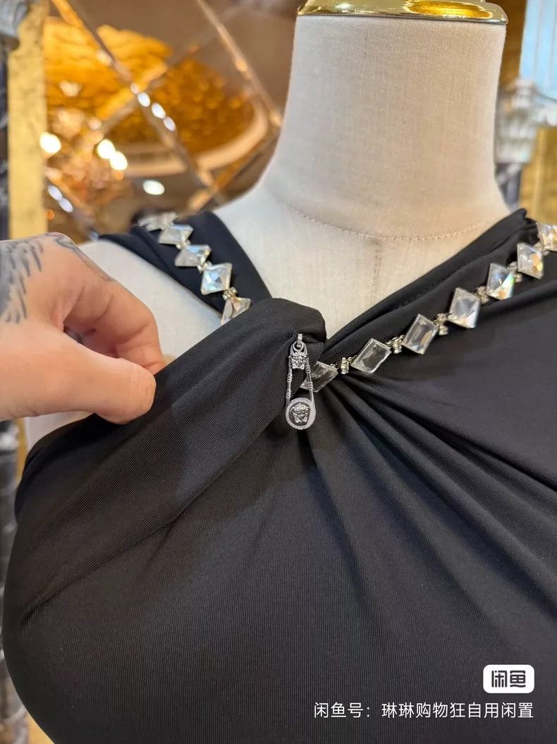 Versace Versace Black halterneck dress Size M / US 6-8 / IT 42-44 - 2 Thumbnail