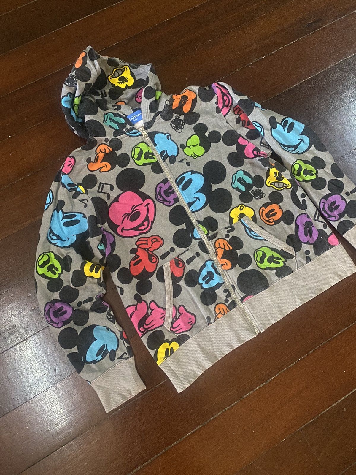 Disney Rare vintage y2k mickey mouse tokyo disney resort hoodie Size US L / EU 52-54 / 3 - 4 Thumbnail