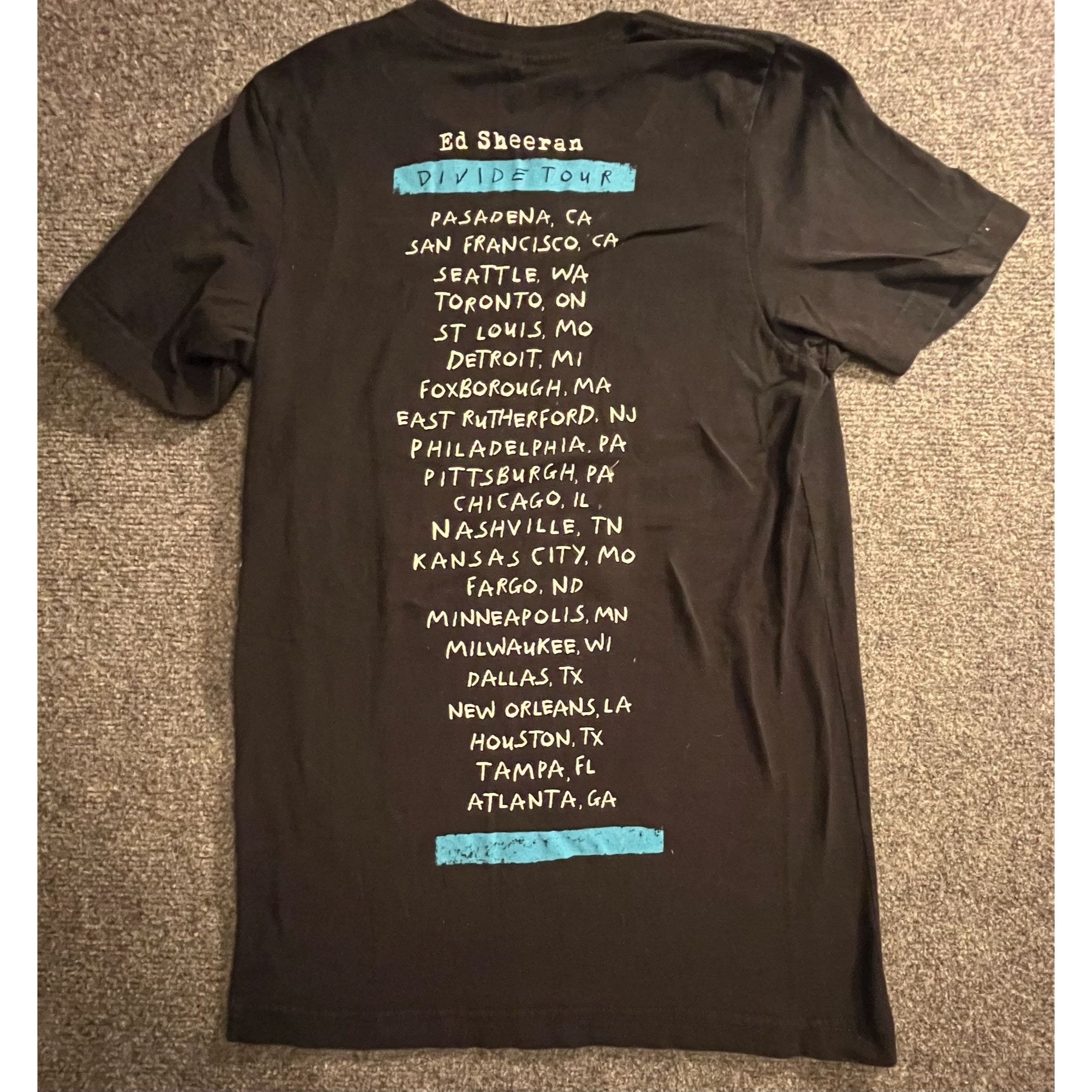 Gildan ed sheeran tour shirt size medium black short sleeve crew ne Size US M / EU 48-50 / 2 - 4 Thumbnail