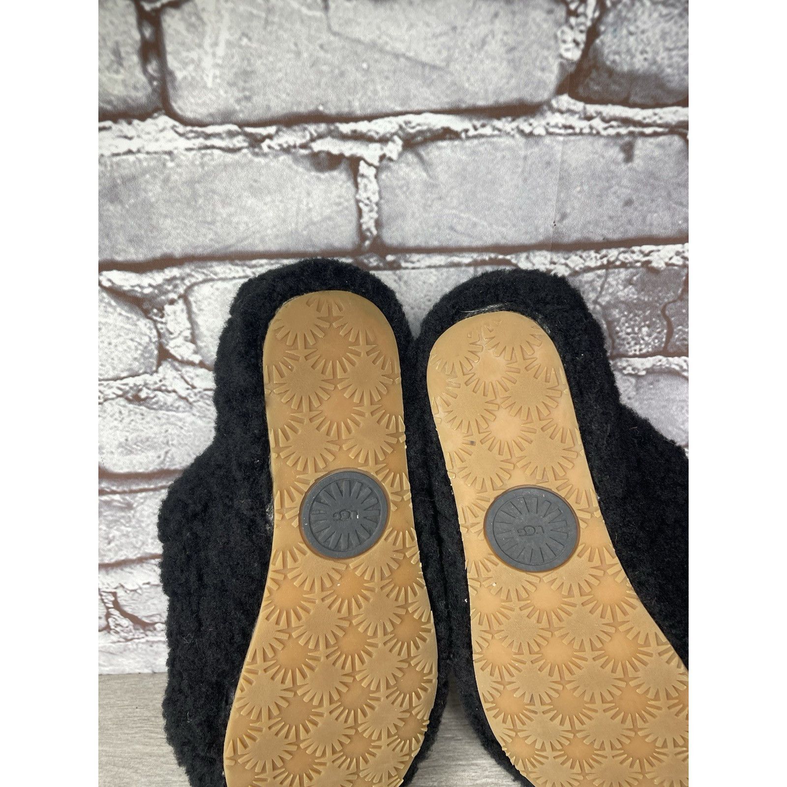 Ugg UGG Fluff Yeah Black Sheepskin Fur Slingback Slippers Sandal Size US 8 / IT 38 - 22 Thumbnail