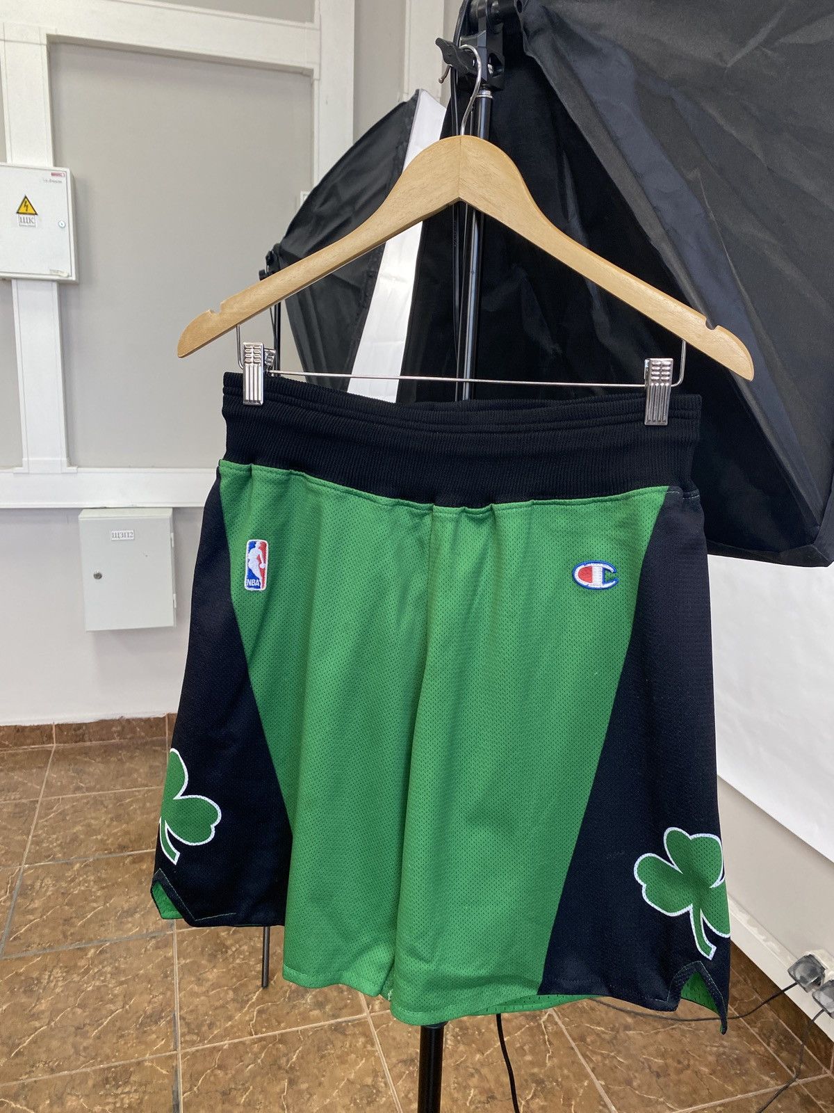 Champion Vintage 90s Champion Boston Celtics NBA Shorts Rare Just Don Size US 32 / EU 48 - 1 Thumbnail