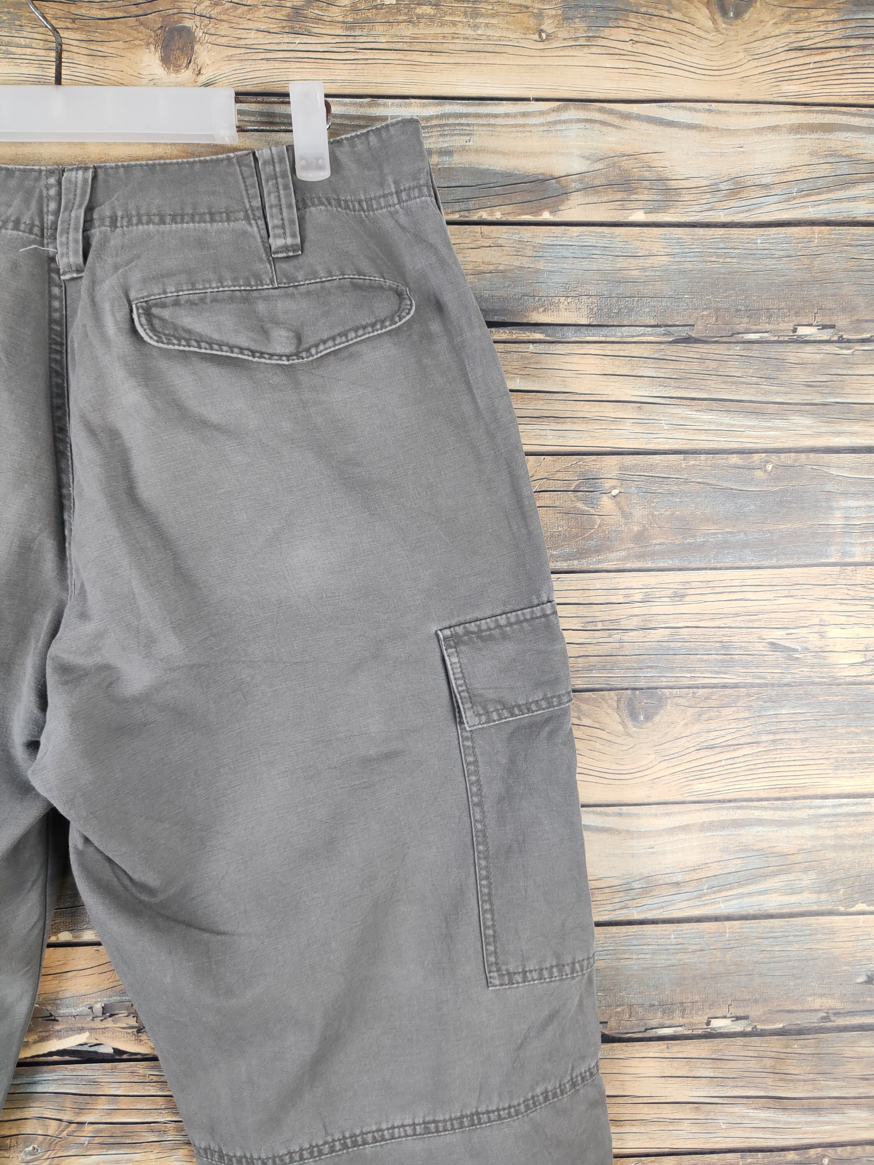 Japanese Brand Uniqlo Green Faded Multipocket Tactical Cargo Pants #W2096 Size US 35 - 10 Thumbnail