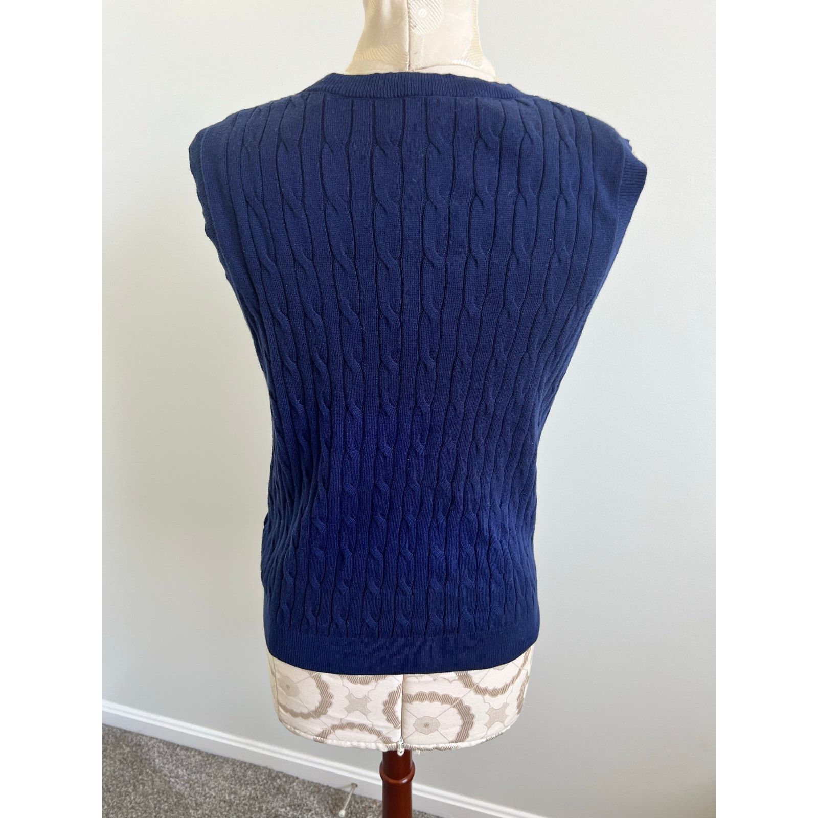 J.Crew J Crew Sleeveless Pullover Cable Knit Sweater Medium Size M / US 6-8 / IT 42-44 - 3 Thumbnail