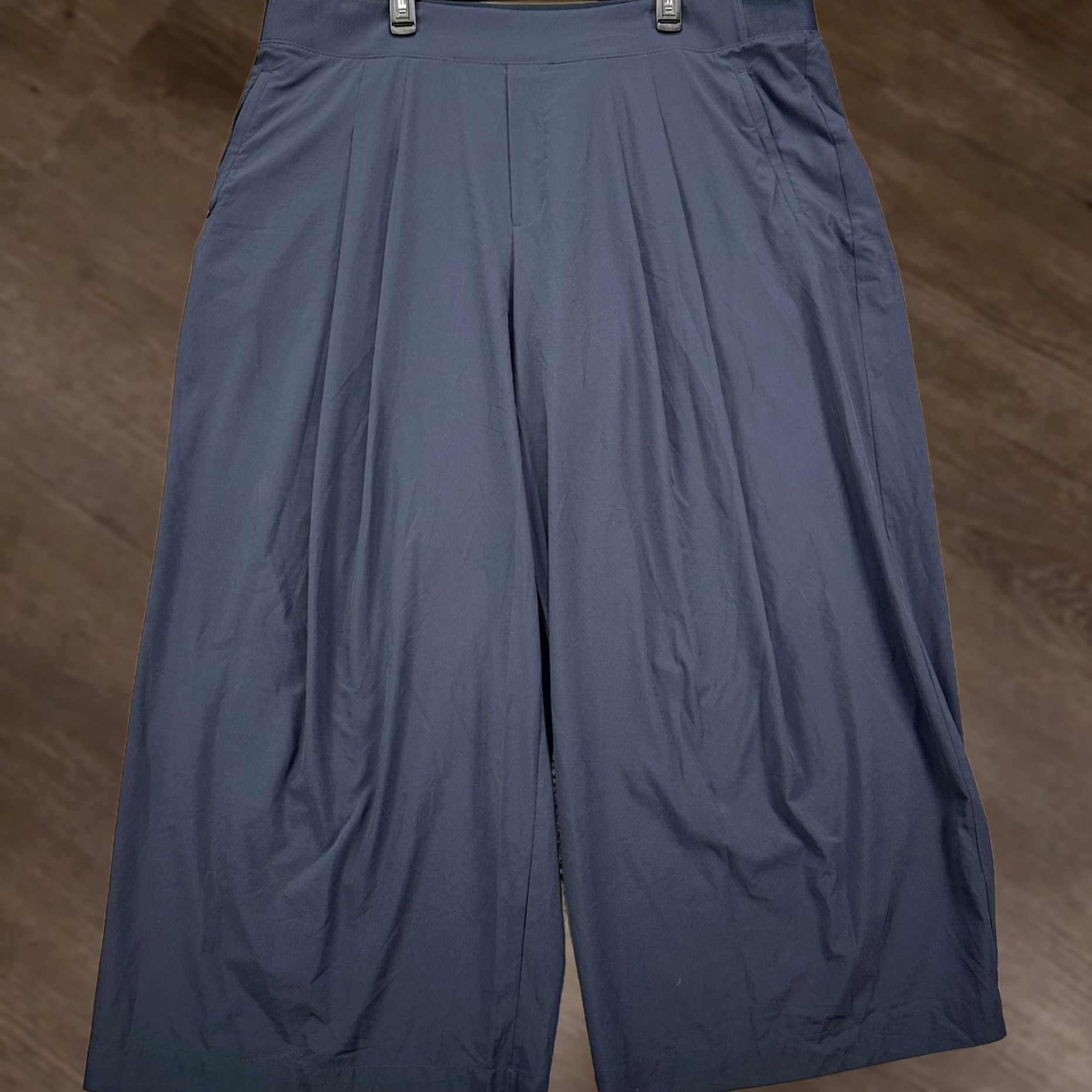 Athleta Athleta Pants Wide Leg Women 24 Plus Dark Blue Pleated Stretch Flex Performance Size 42" / US 20 - 1 Thumbnail