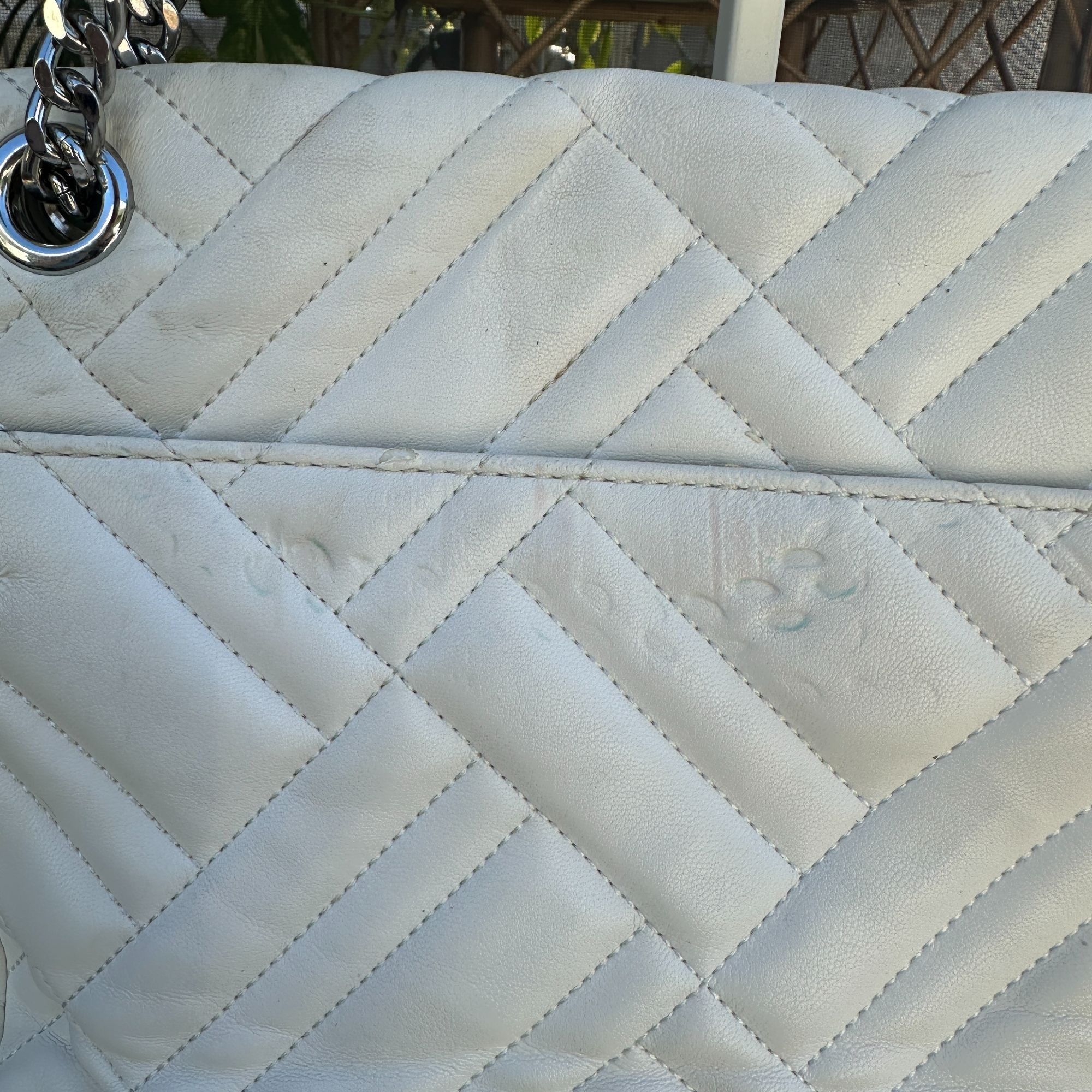 Michael Kors Michael Kors White Quilted Leather Peyton Shoulder Bag Size ONE SIZE - 11 Thumbnail