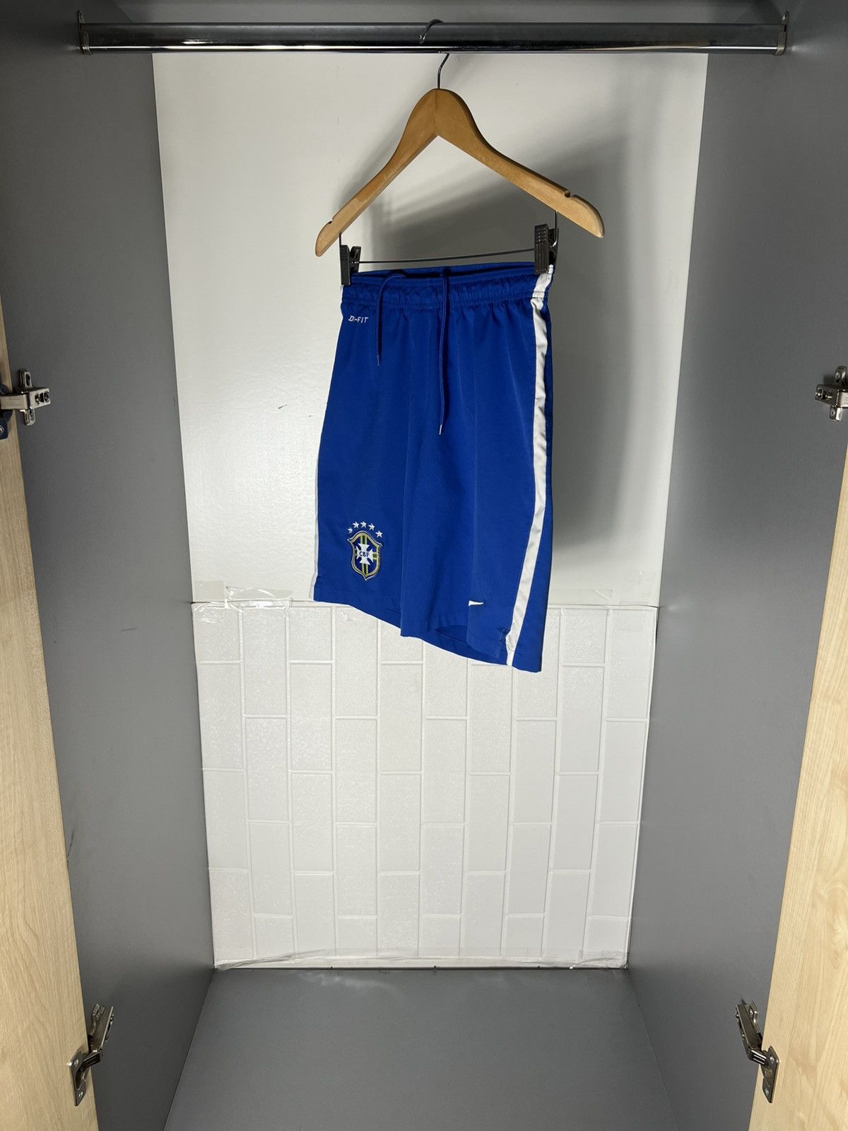 Nike VINTAGE NIKE BRAZIL SOCCER JERSEY SHORTS RETRO BLOKE Y2K 90s Size US S / EU 44-46 / 1 - 4 Thumbnail
