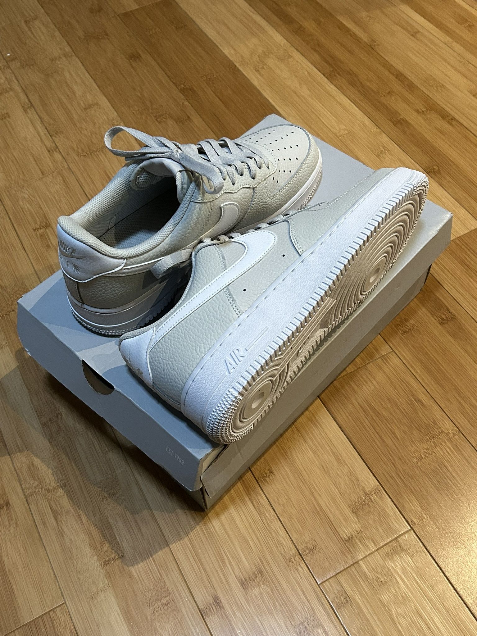 Nike Air Force 1 Light Bone Size US 9.5 / EU 42-43 - 1 Thumbnail