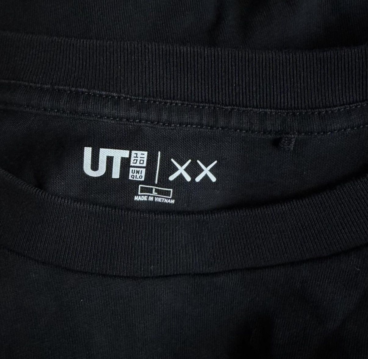 Kaws KawsxUniqlo Black Tee Size US L / EU 52-54 / 3 - 3 Thumbnail