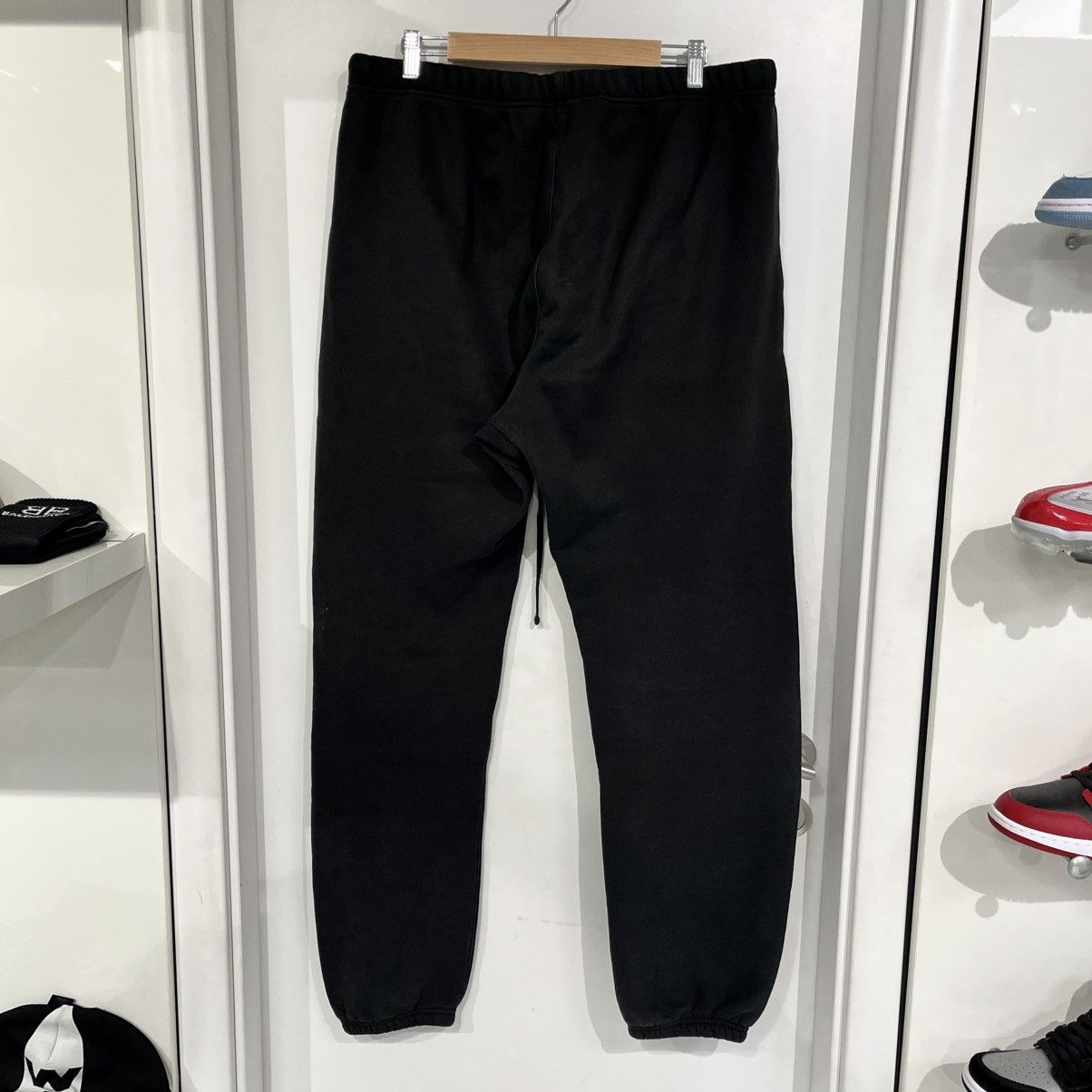 Essentials Fear Of God Essentials Sweatpants Stretch Limo Black (SS22) Size US 36 / EU 52 - 2 Thumbnail