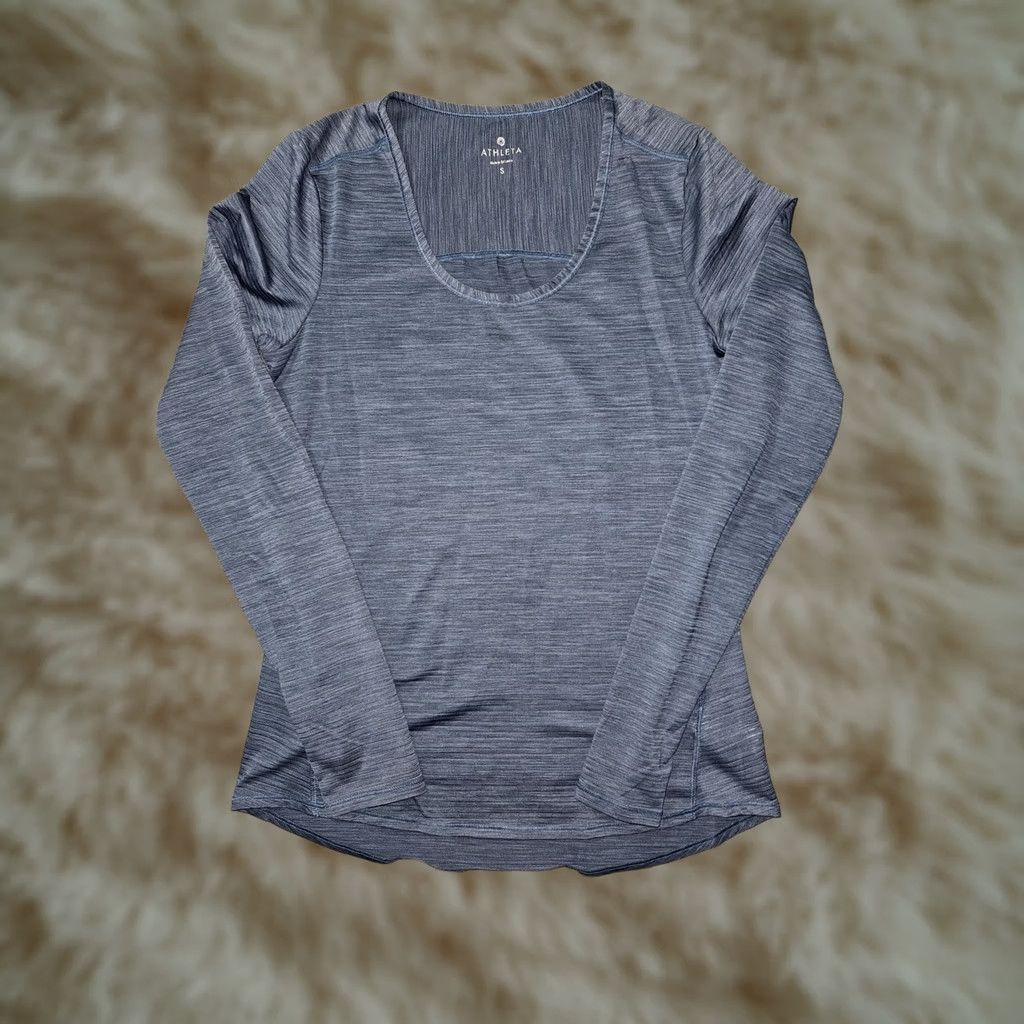 Athleta Athleta Shirt Womens Small Blue Long Sleeve Scoop Neck Stretch Athletic Top Size S / US 4 / IT 40 - 1 Thumbnail