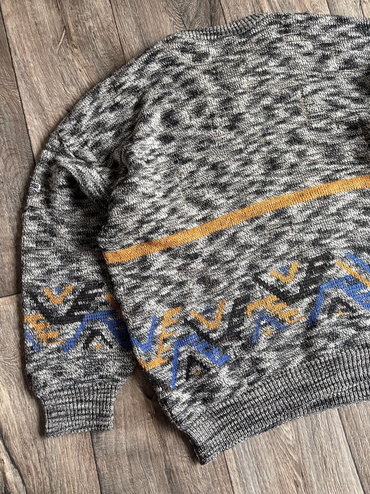 Hugo Boss Vintage 80s Hugo Boss Abstract Wool Sweater Made in Italy Size US L / EU 52-54 / 3 - 12 Thumbnail